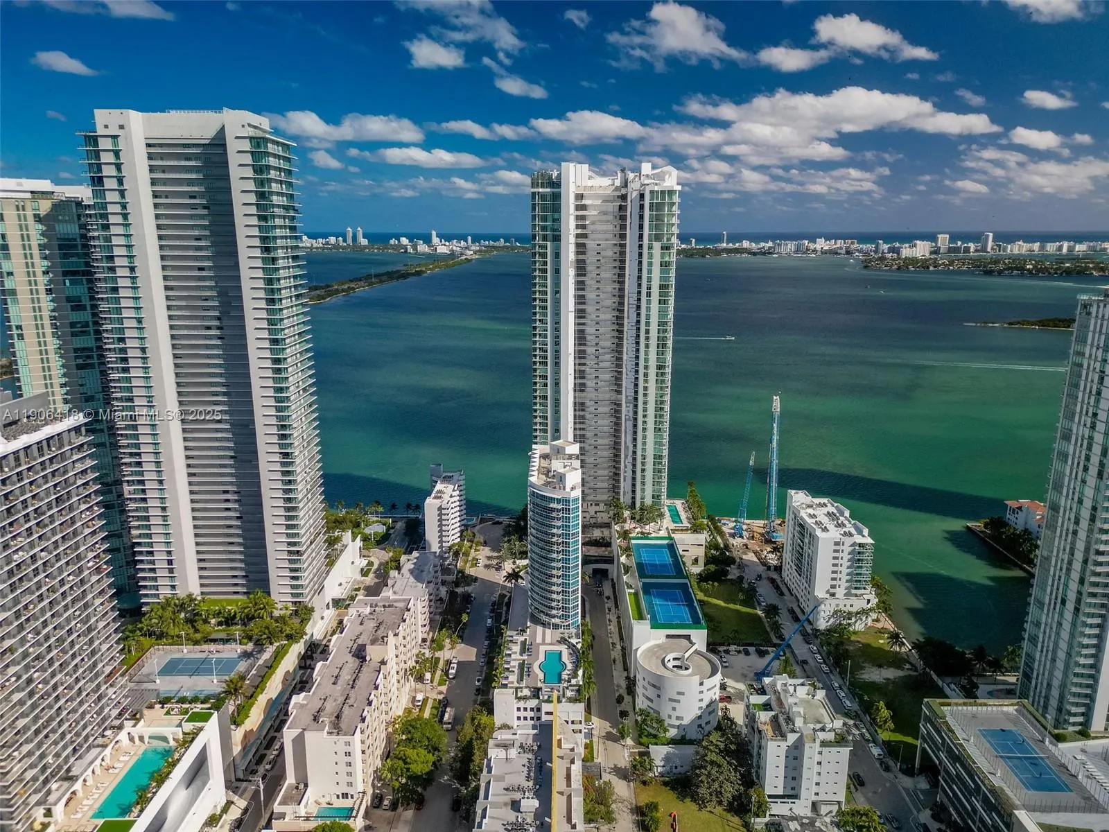 480 NE 30th St, #904