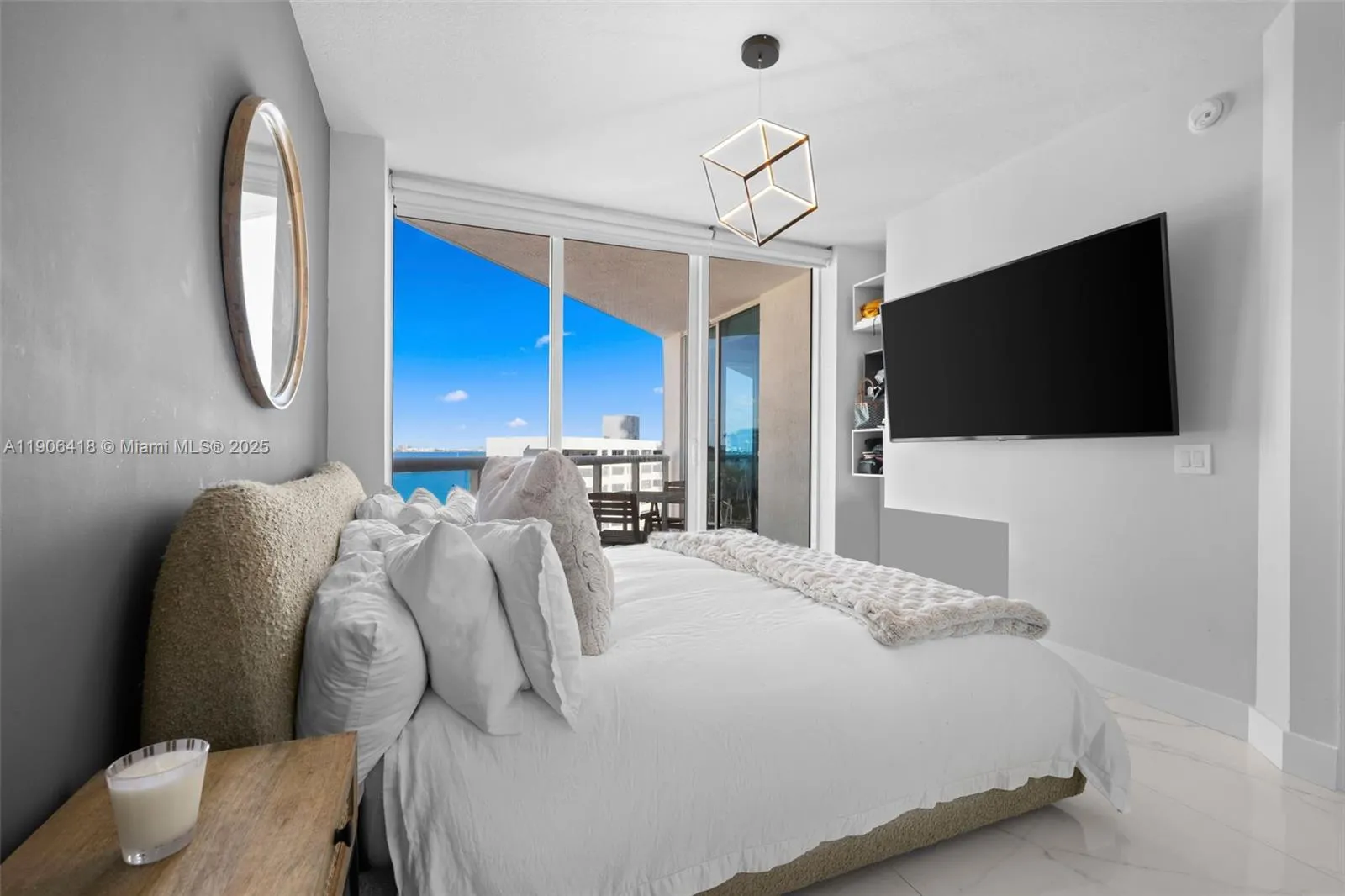 480 NE 30th St, #904