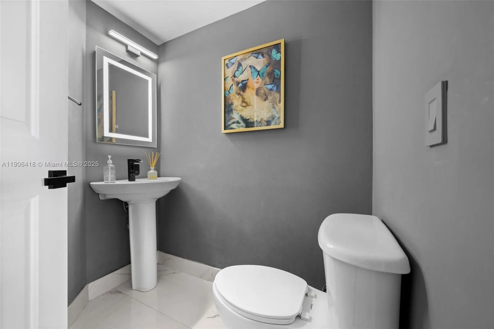 480 NE 30th St, #904