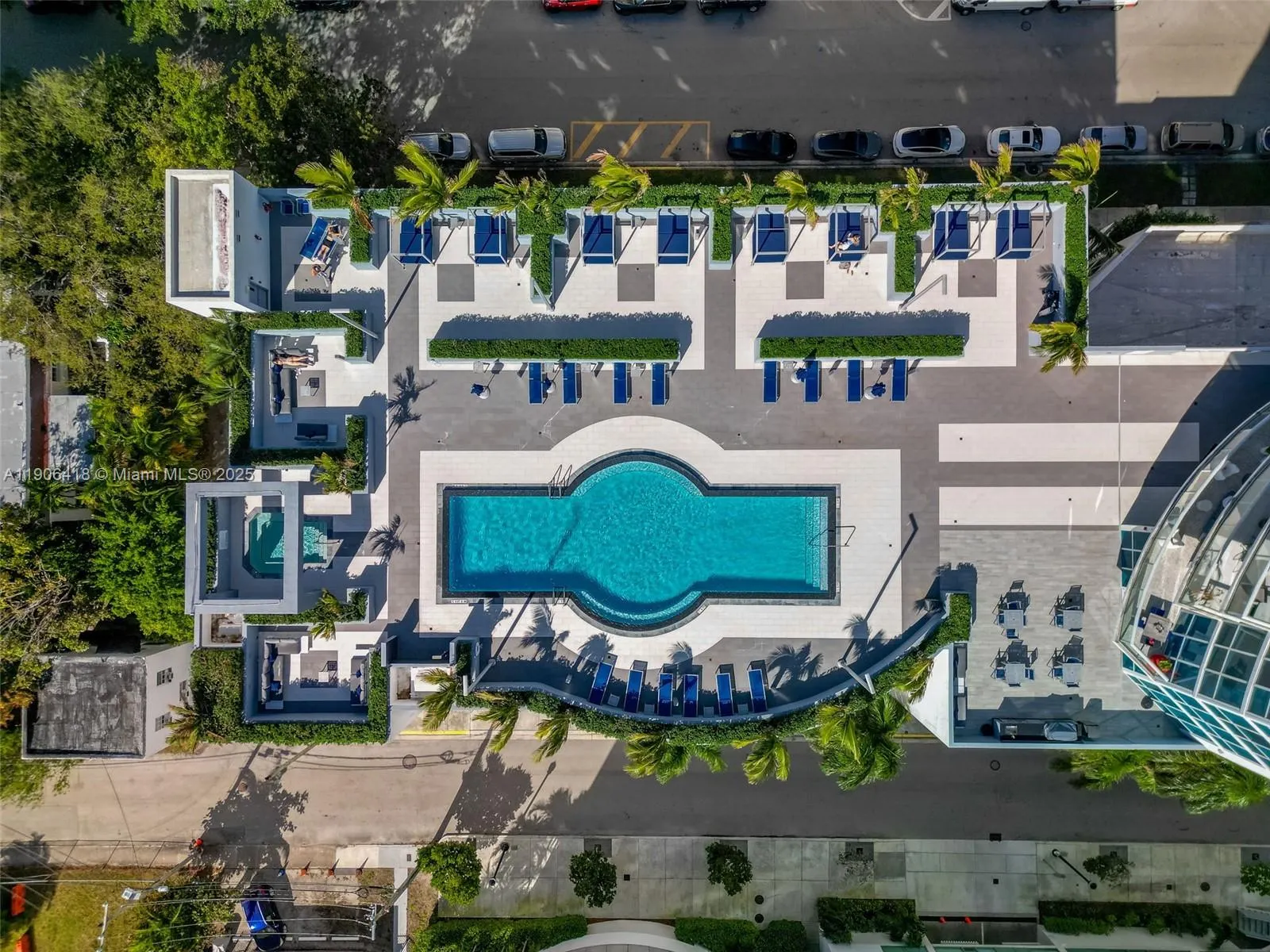 480 NE 30th St, #904