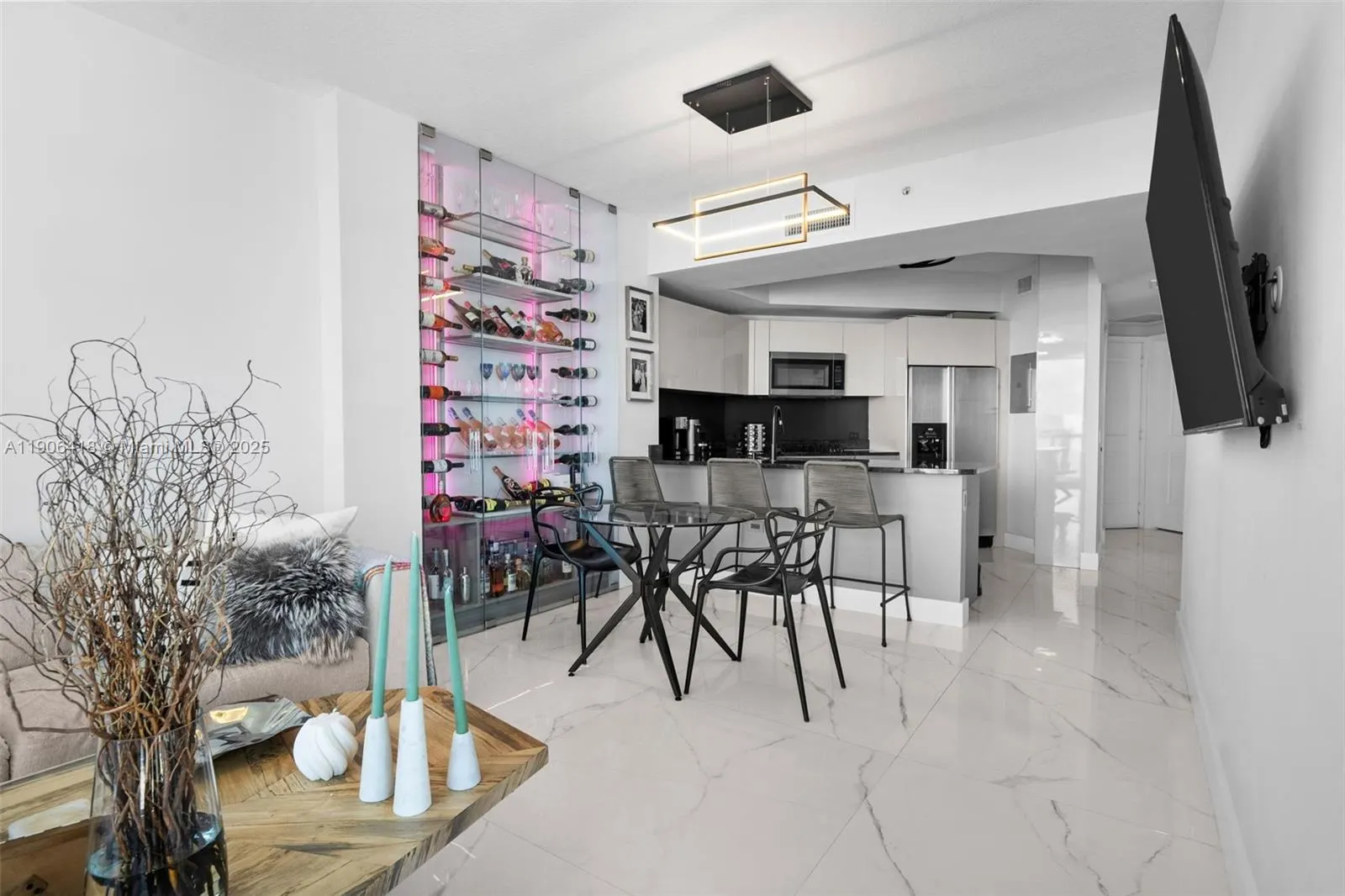 480 NE 30th St, #904