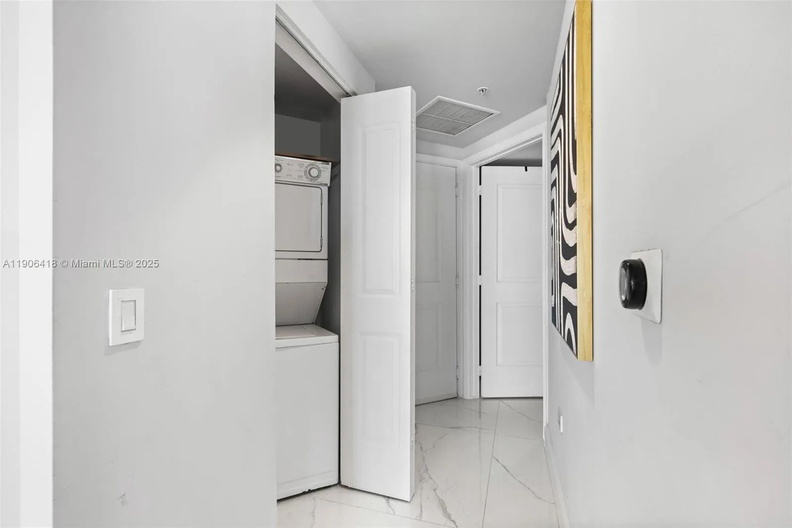 480 NE 30th St, #904