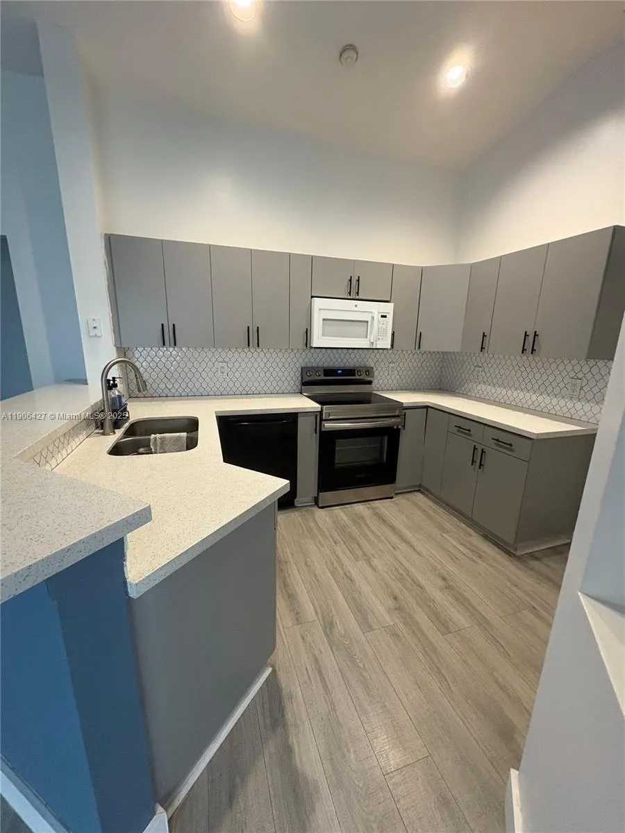 1499 Presidio Dr, #0