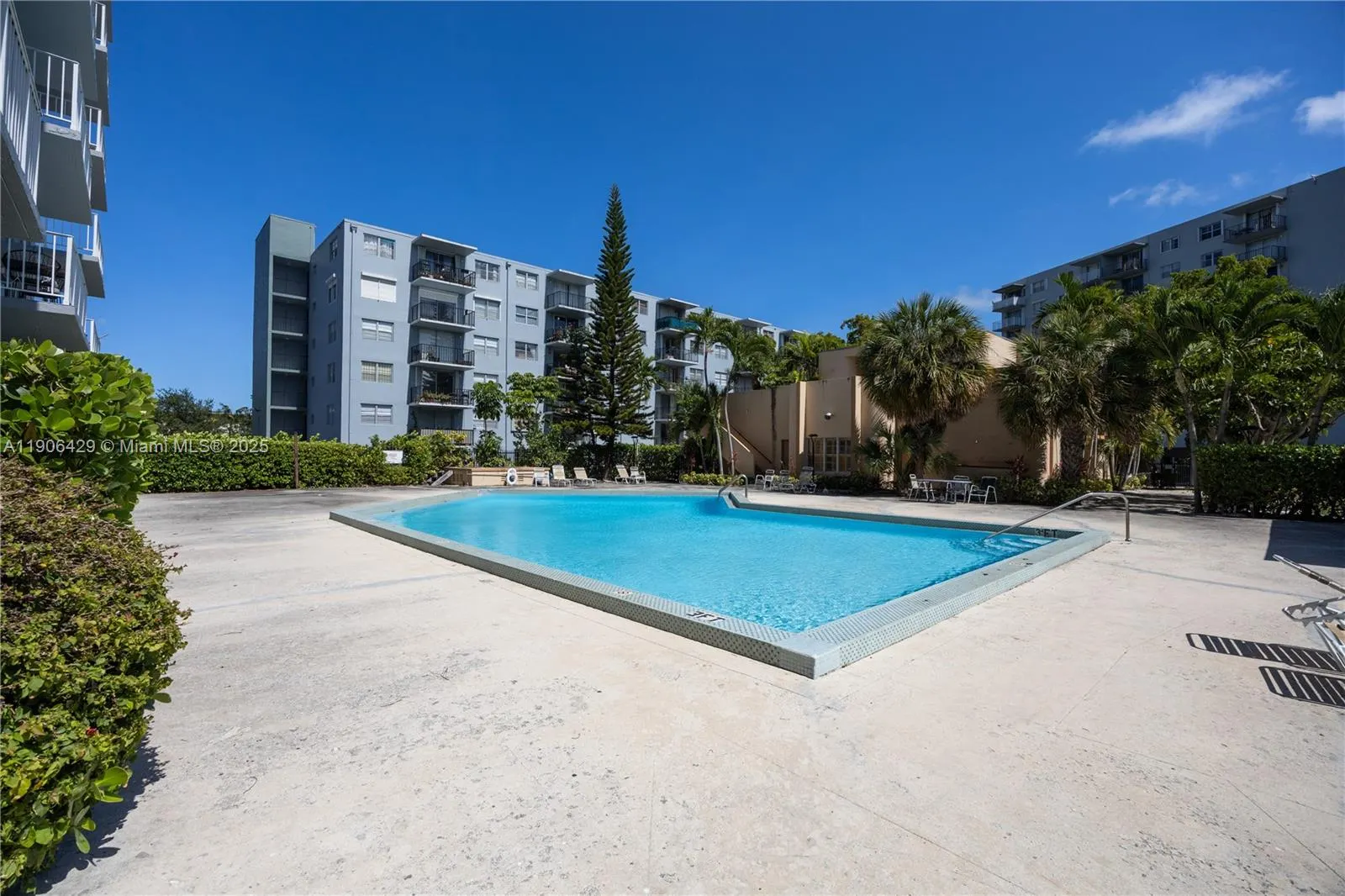 1470 NE 125th Ter, #PH9