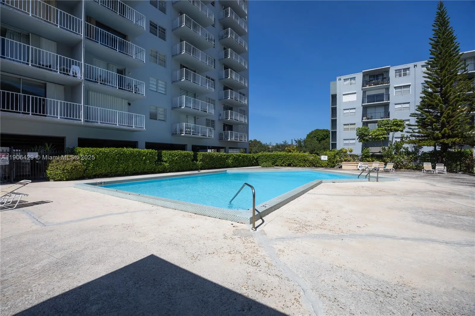 1470 NE 125th Ter, #PH9