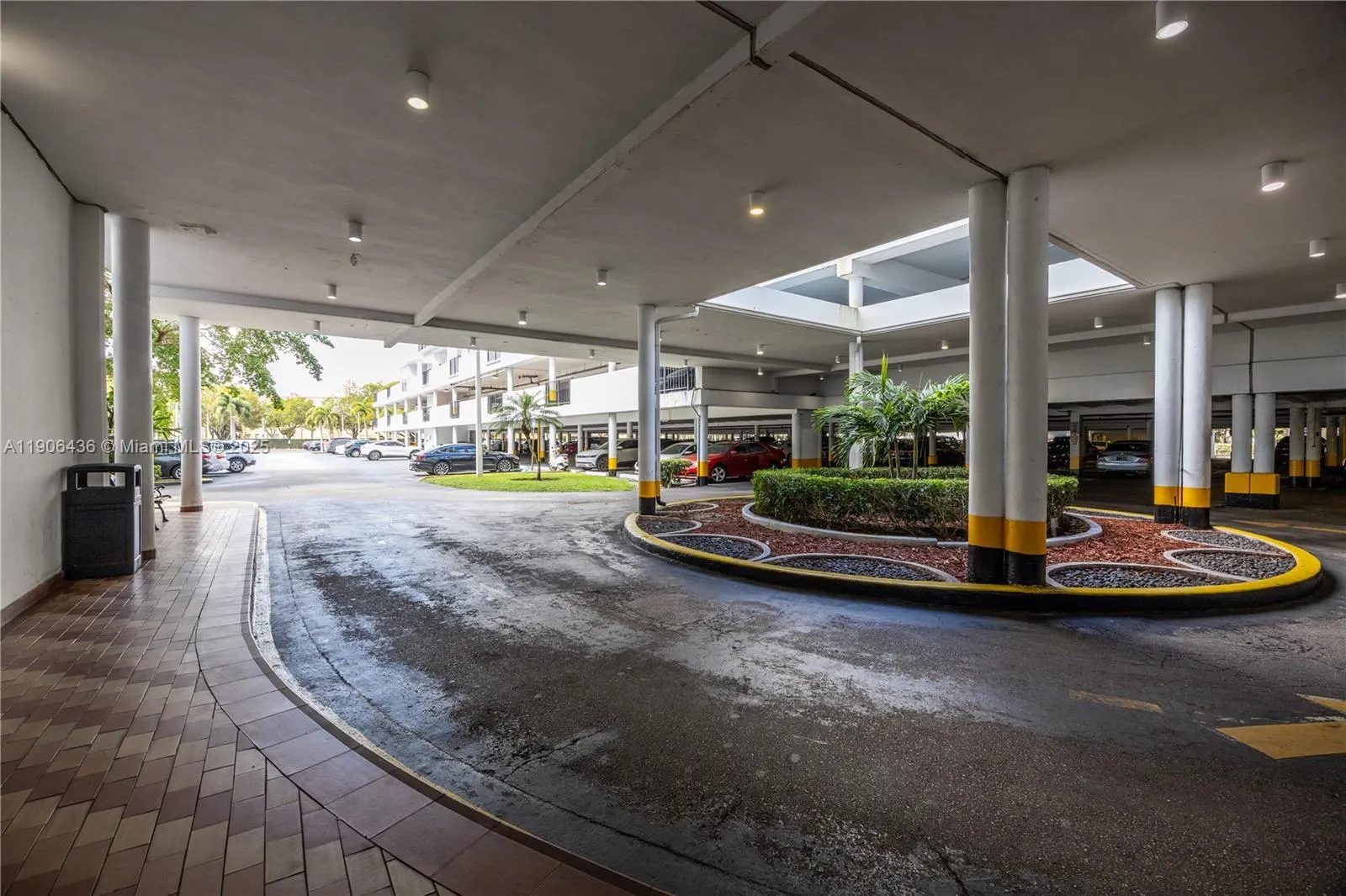 2750 NE 183rd St, #2601