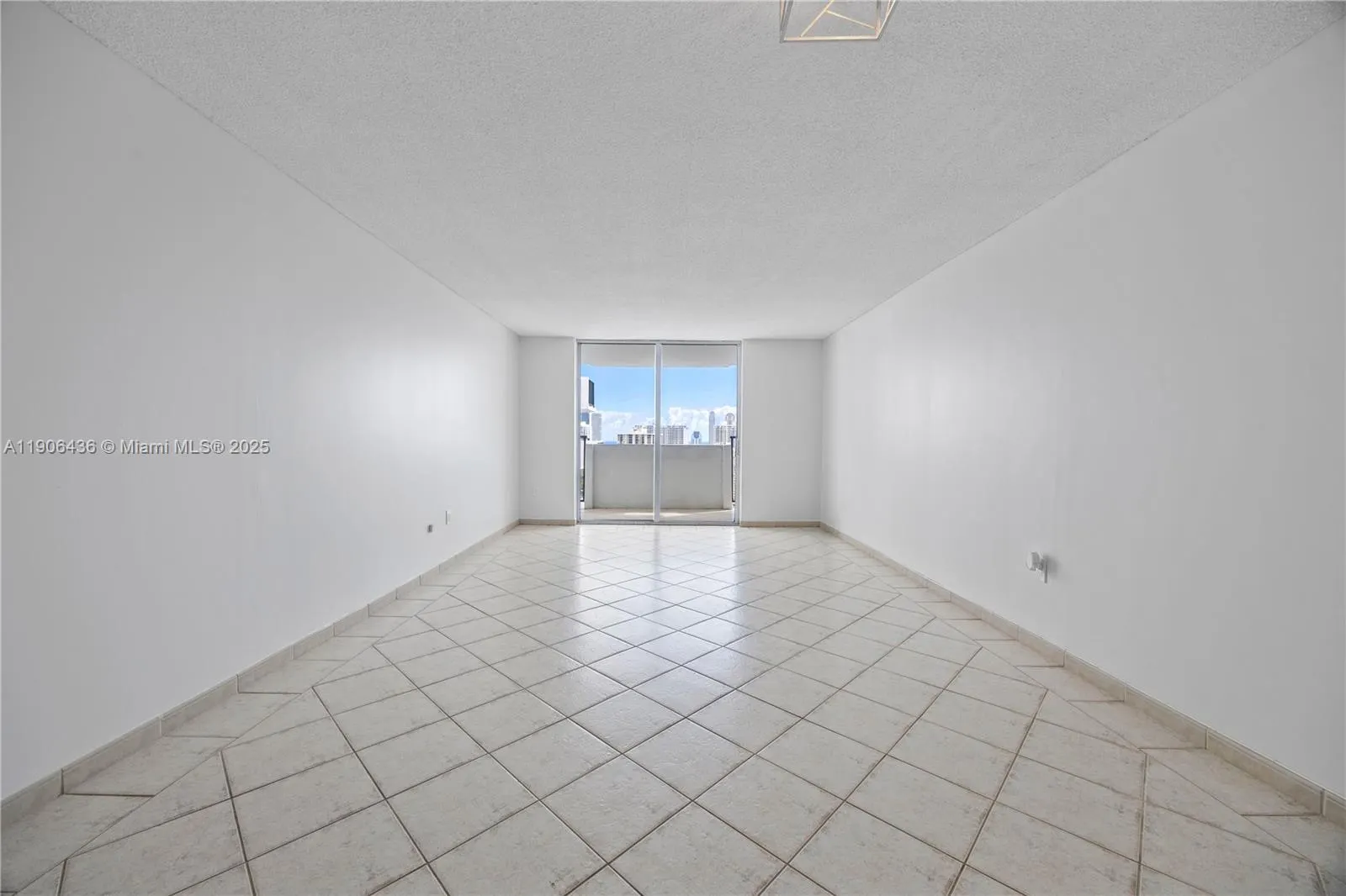 2750 NE 183rd St, #2601