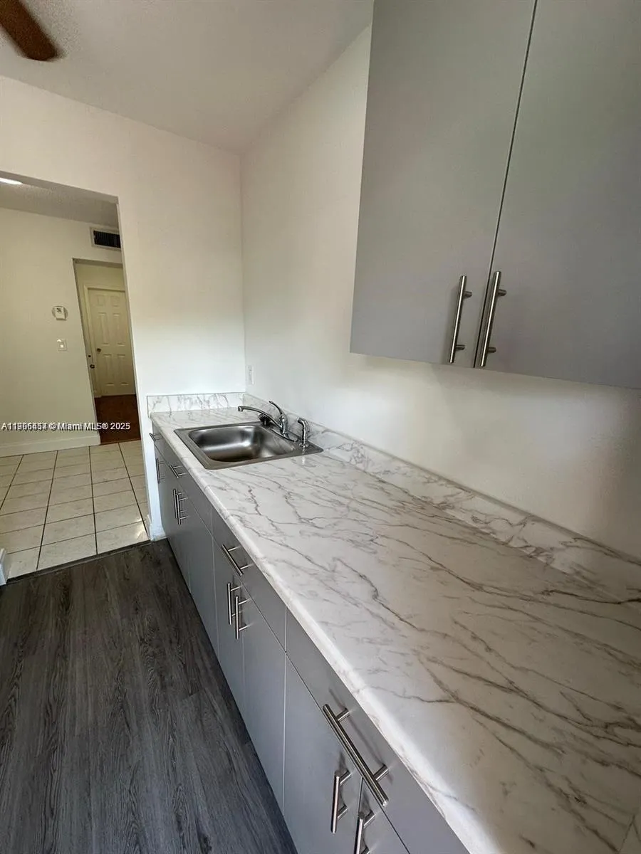 1830 Cleveland St, #3