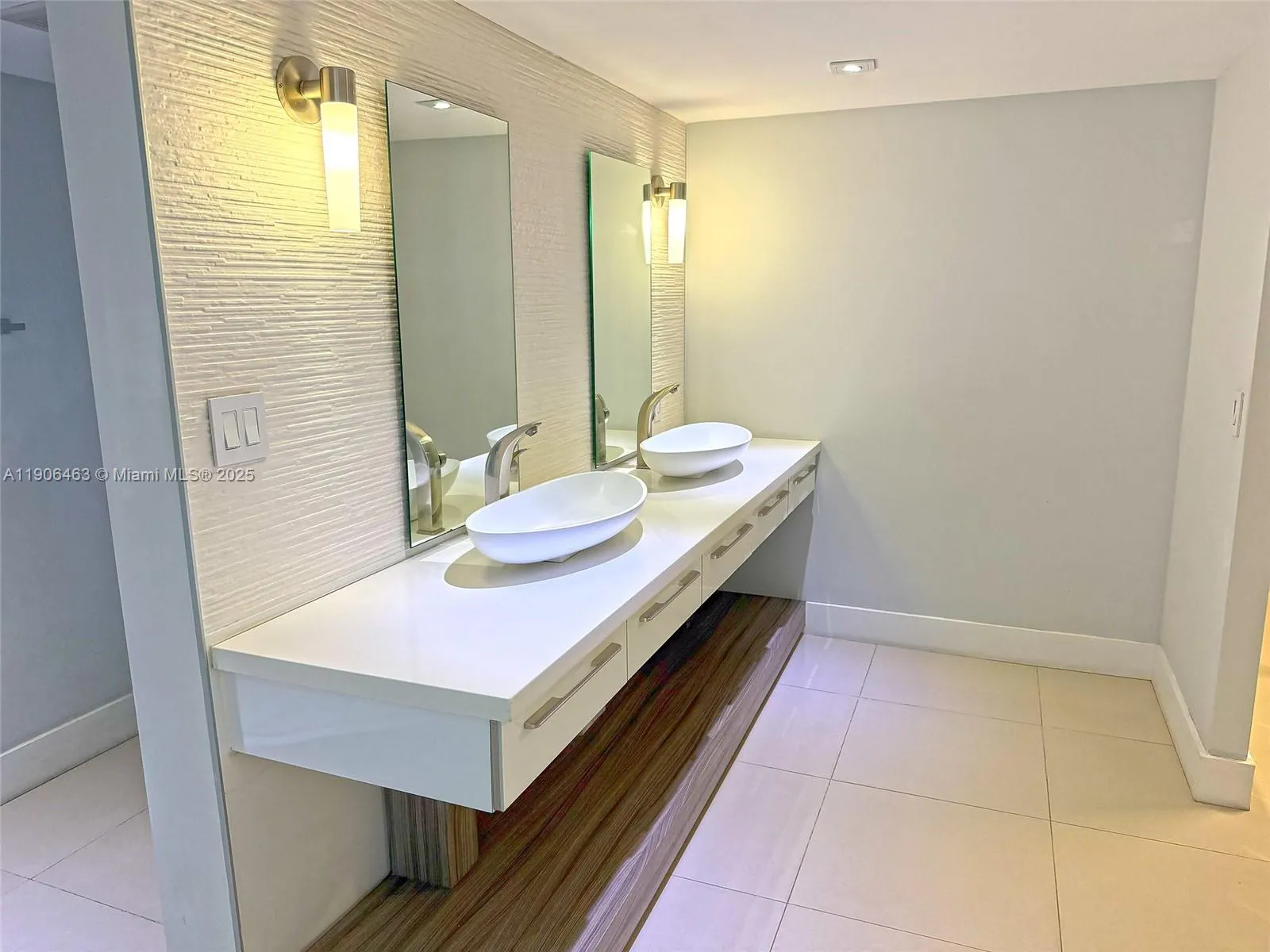 879 NE 195th St, #228