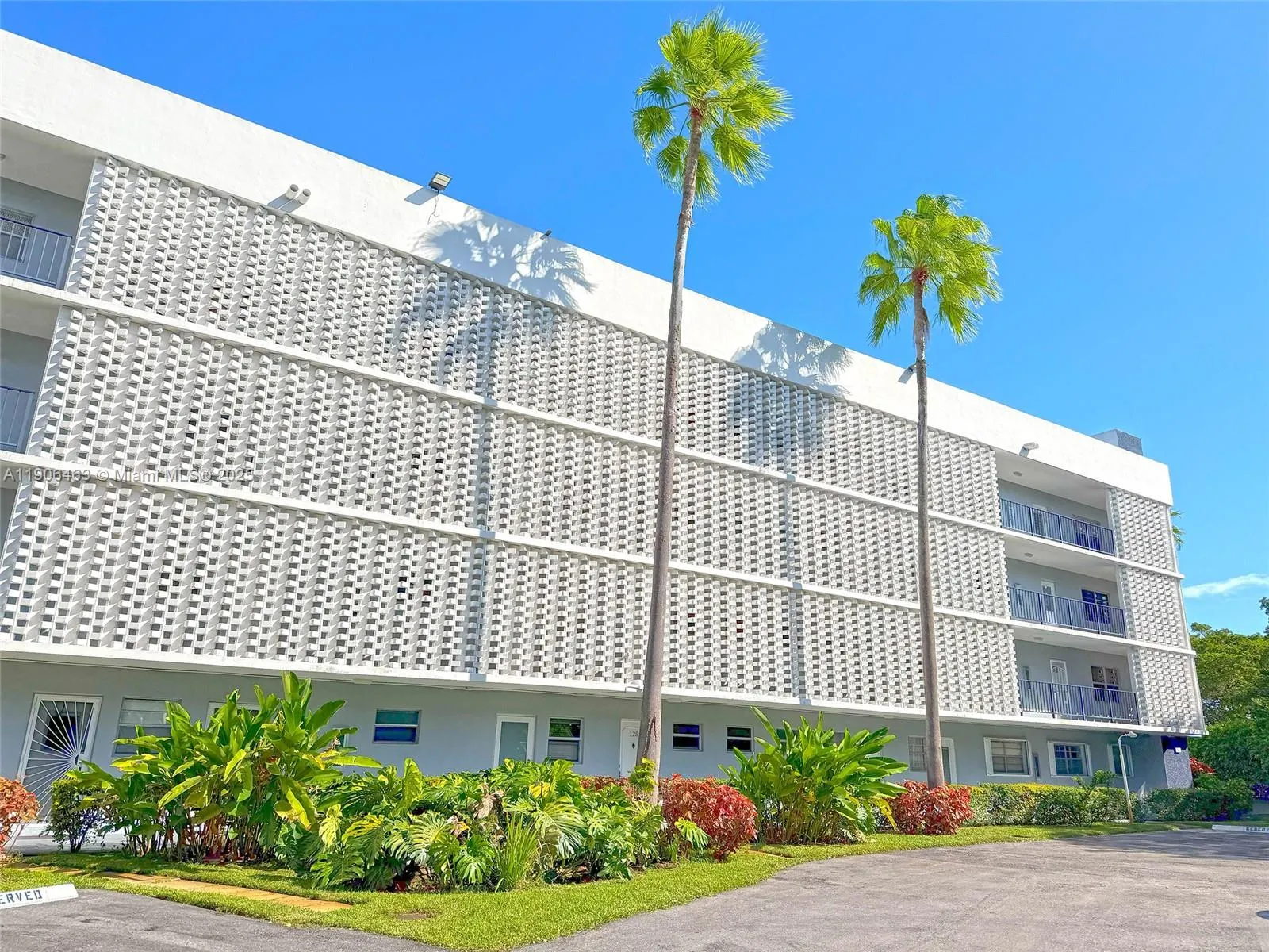 879 NE 195th St, #228