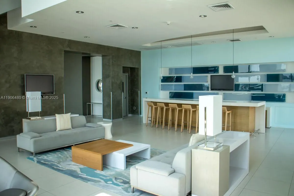 1900 N BAYSHORE DR, #3110