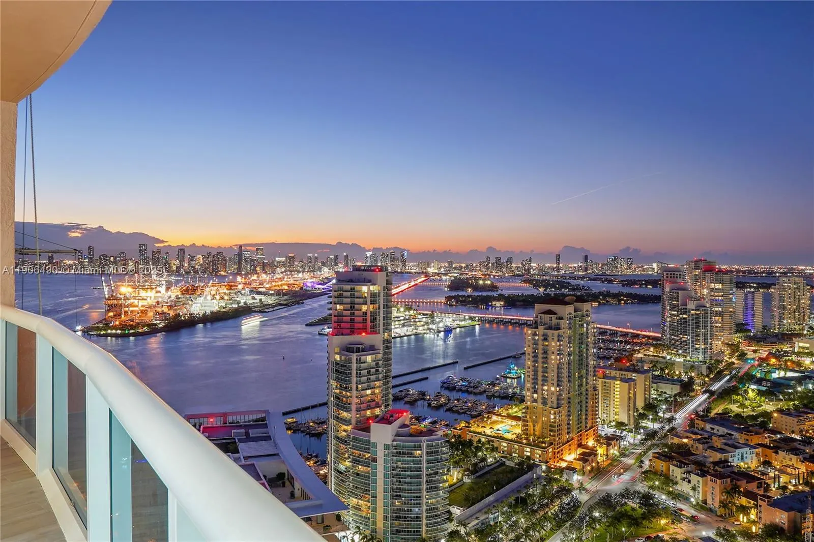 300 S Pointe Dr, #4306