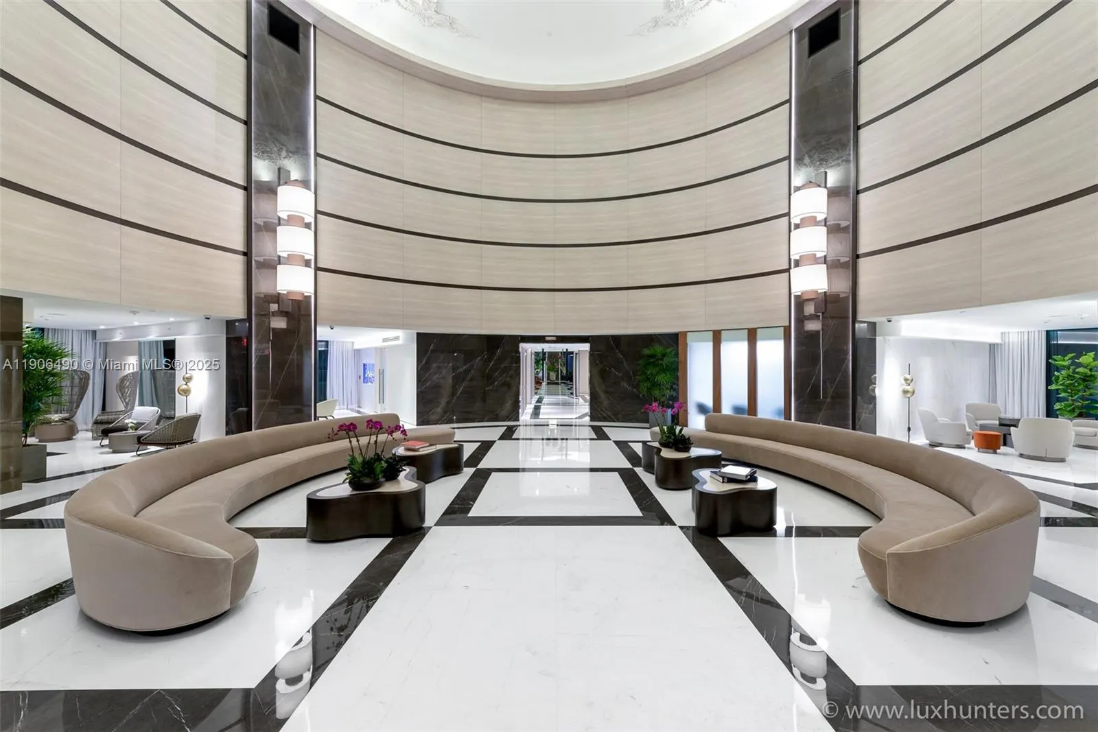 300 S Pointe Dr, #4306