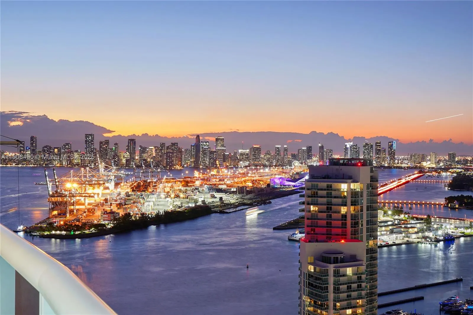 300 S Pointe Dr, #4306