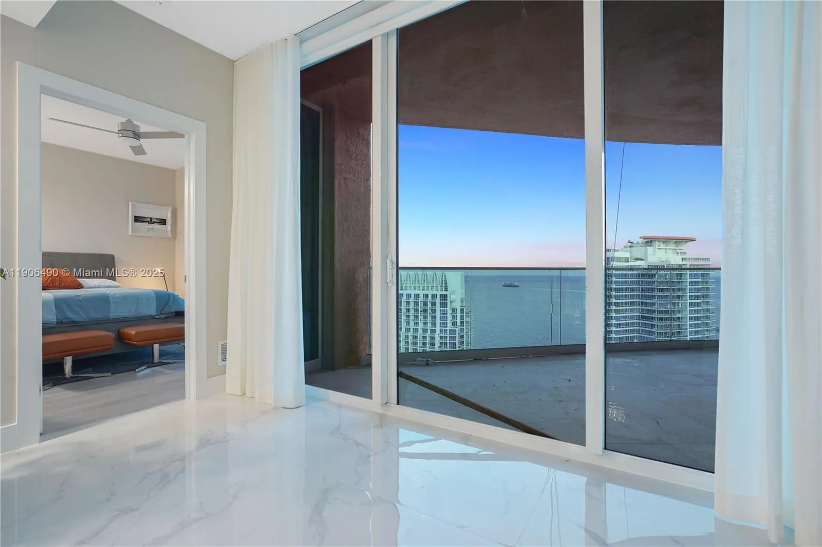 300 S Pointe Dr, #4306