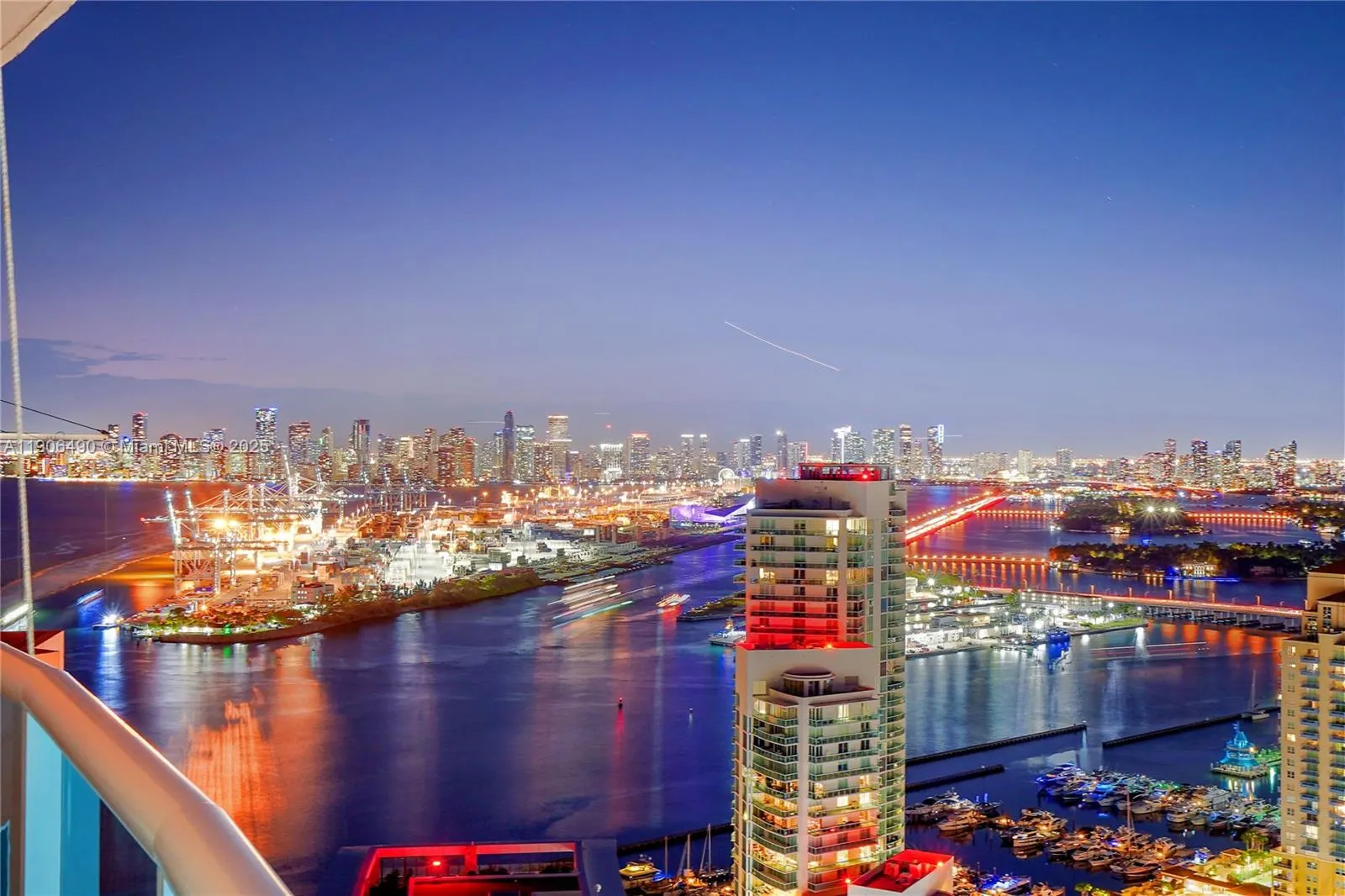 300 S Pointe Dr, #4306