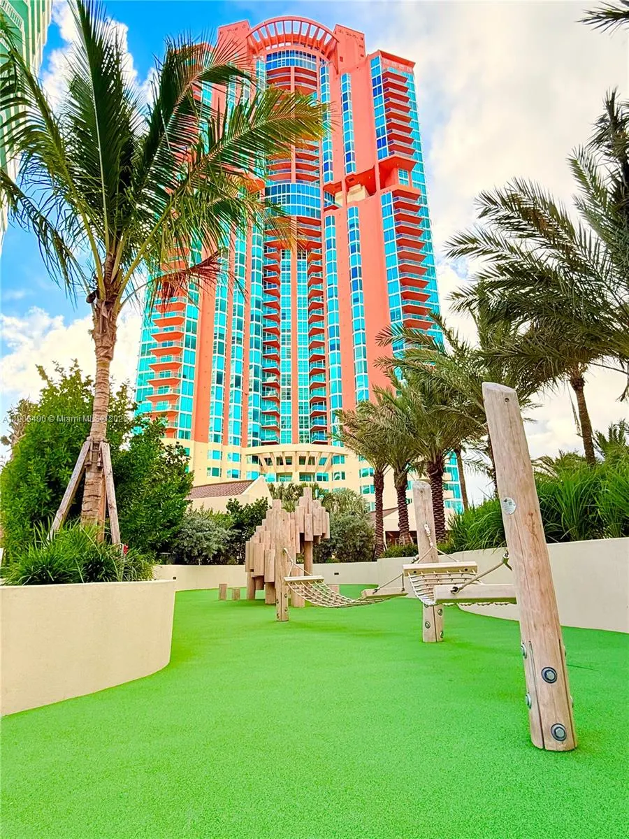 300 S Pointe Dr, #4306