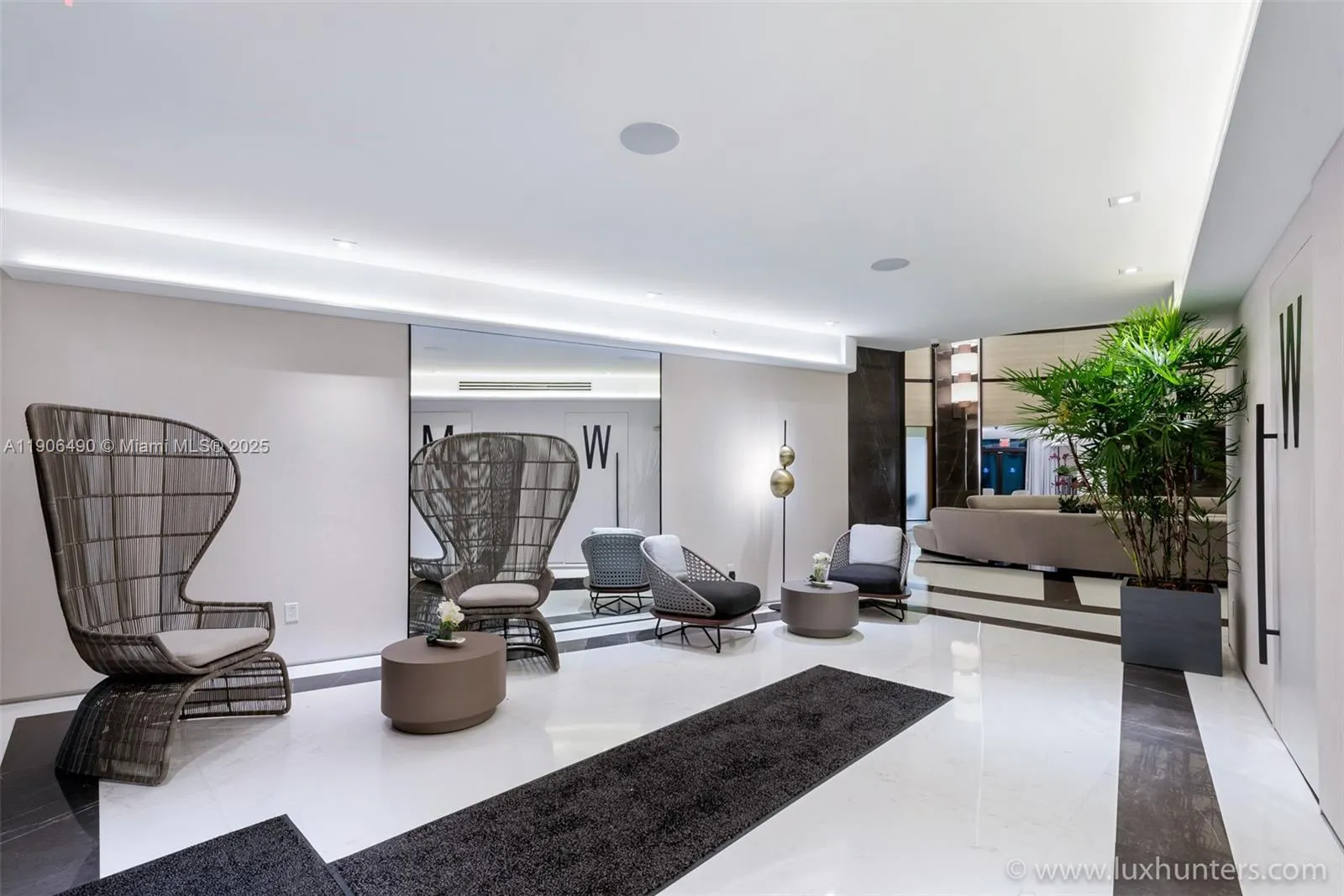 300 S Pointe Dr, #4306