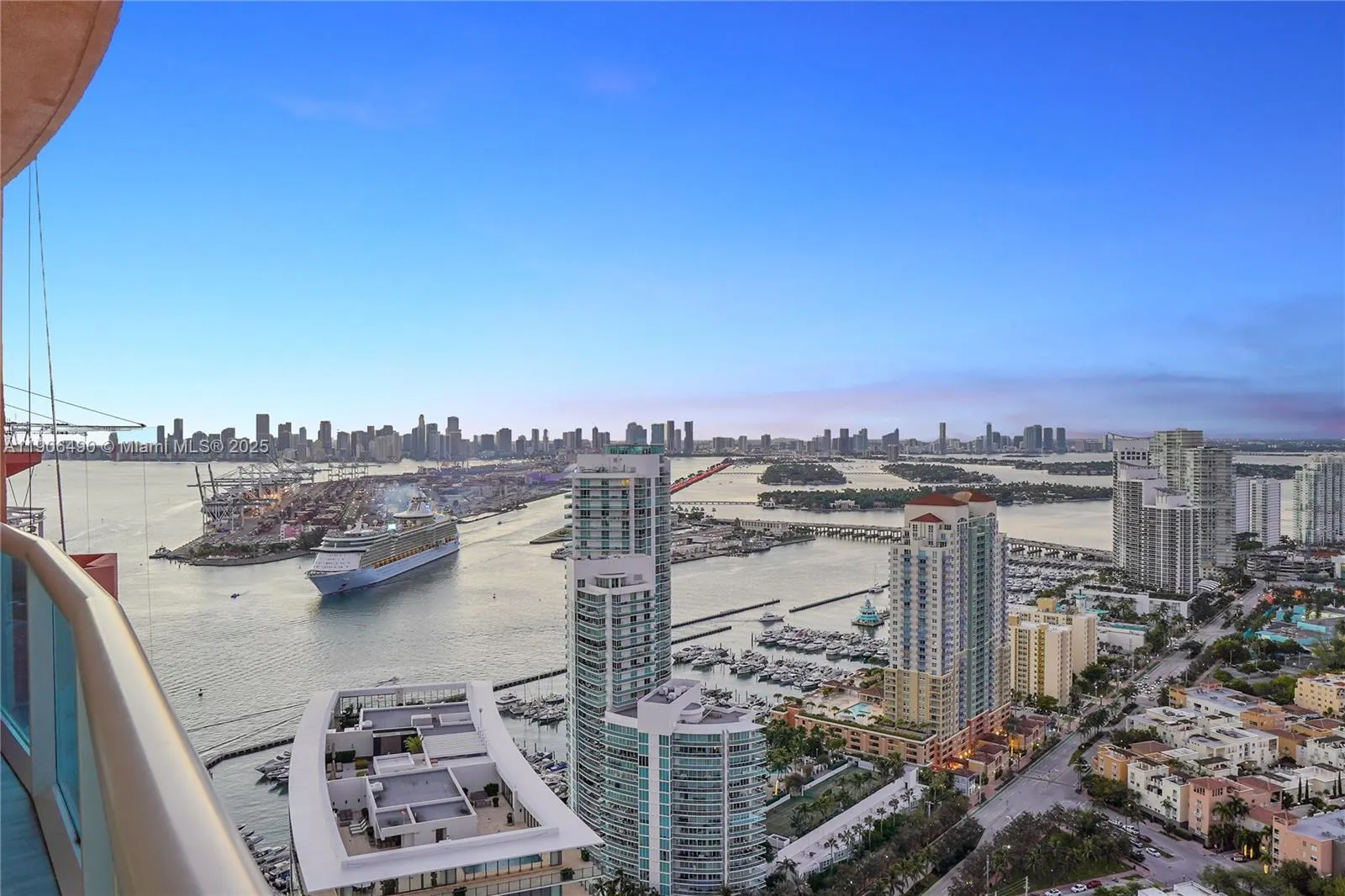 300 S Pointe Dr, #4306