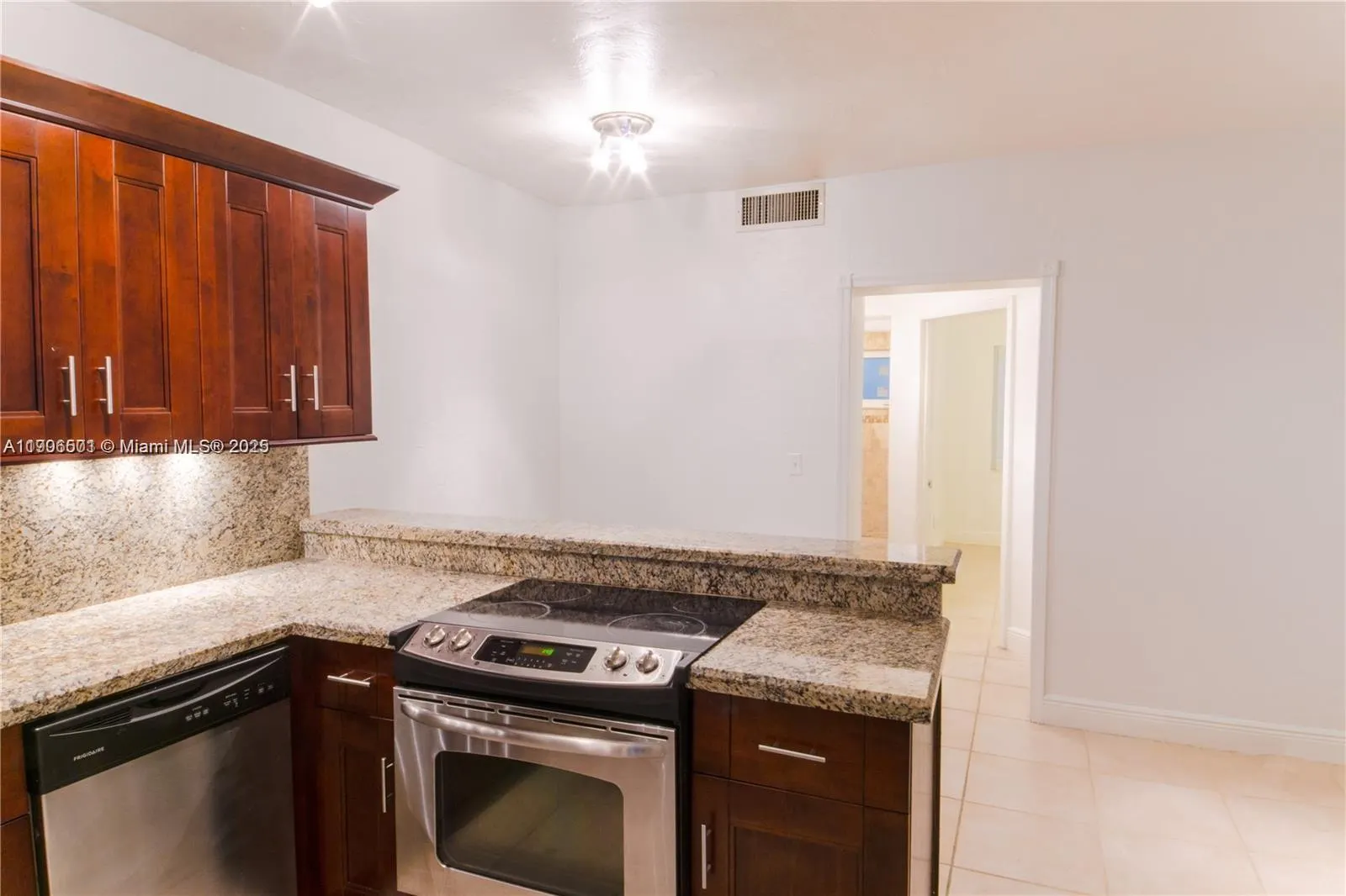 900 Meridian Ave, #106