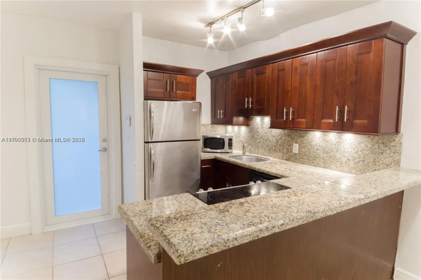 900 Meridian Ave, #106