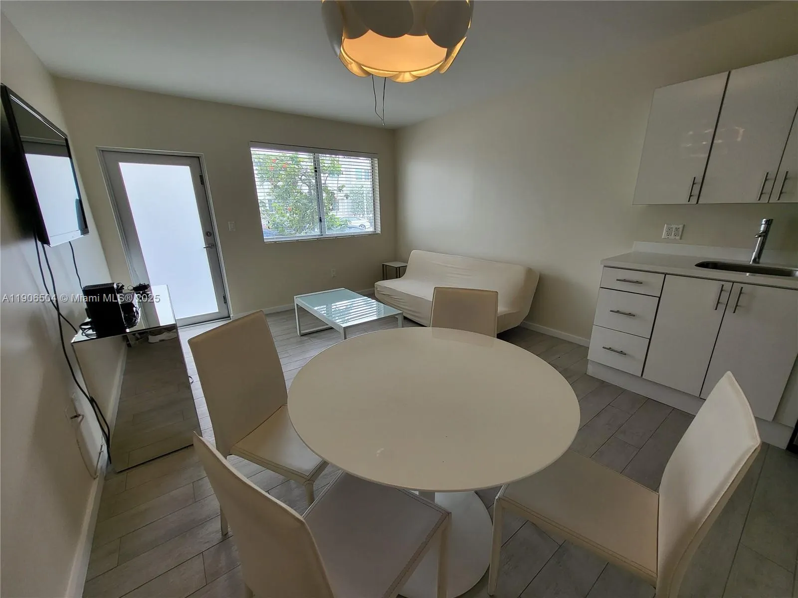 1601 Meridian Ave, #106