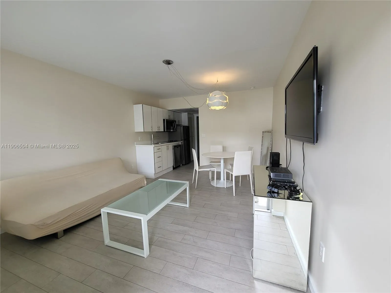 1601 Meridian Ave, #106