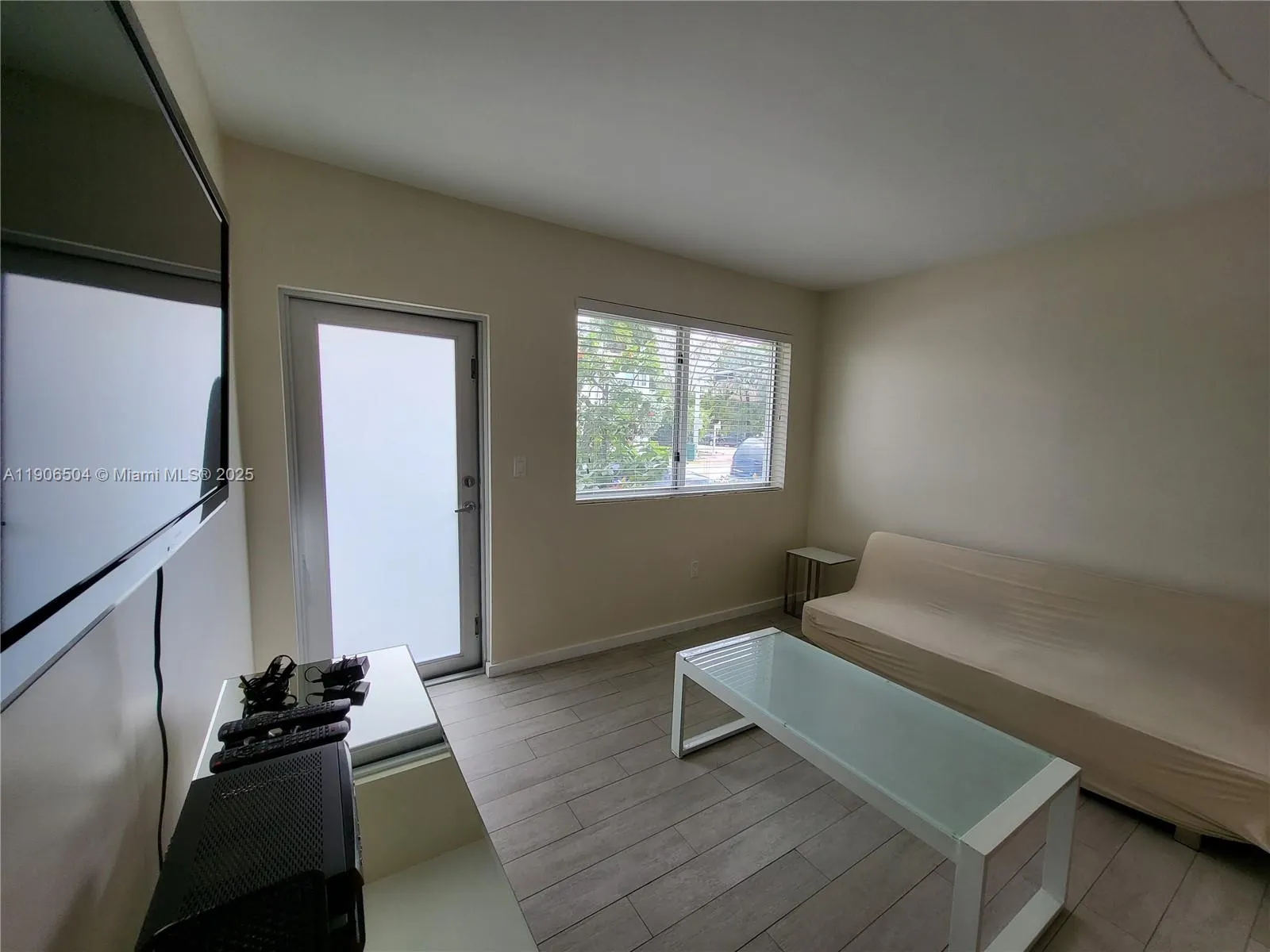 1601 Meridian Ave, #106