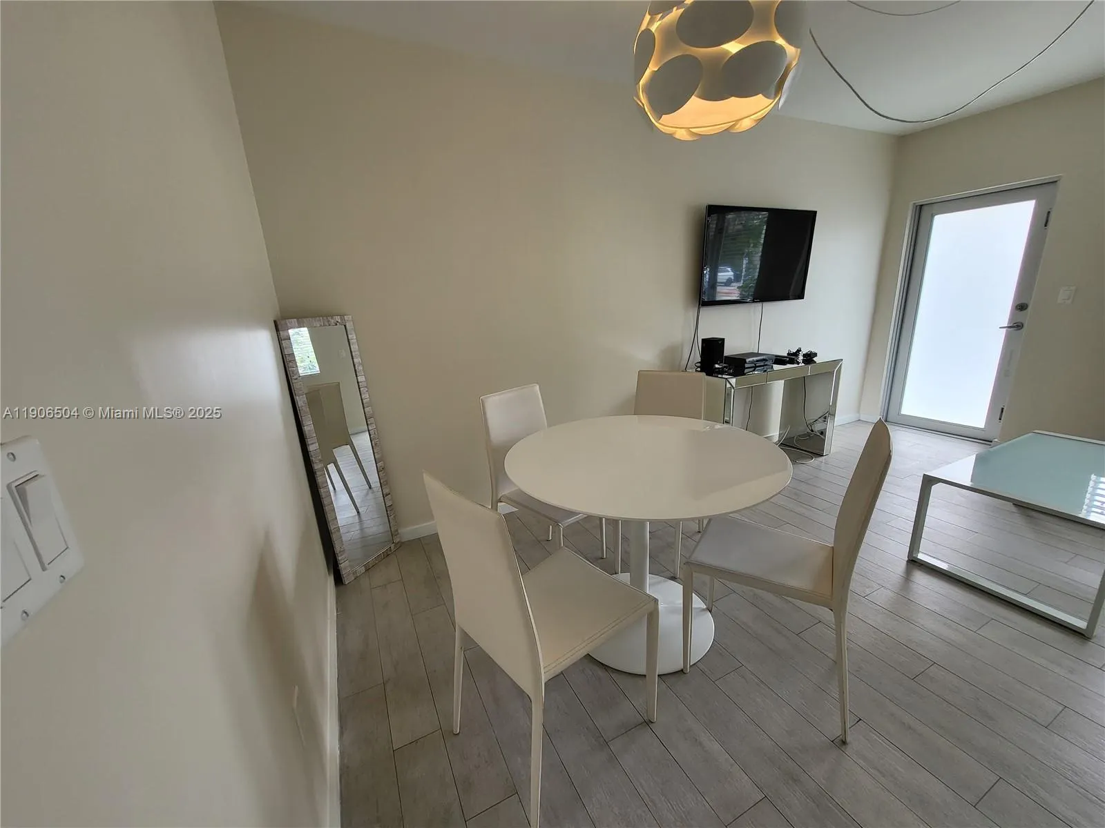 1601 Meridian Ave, #106