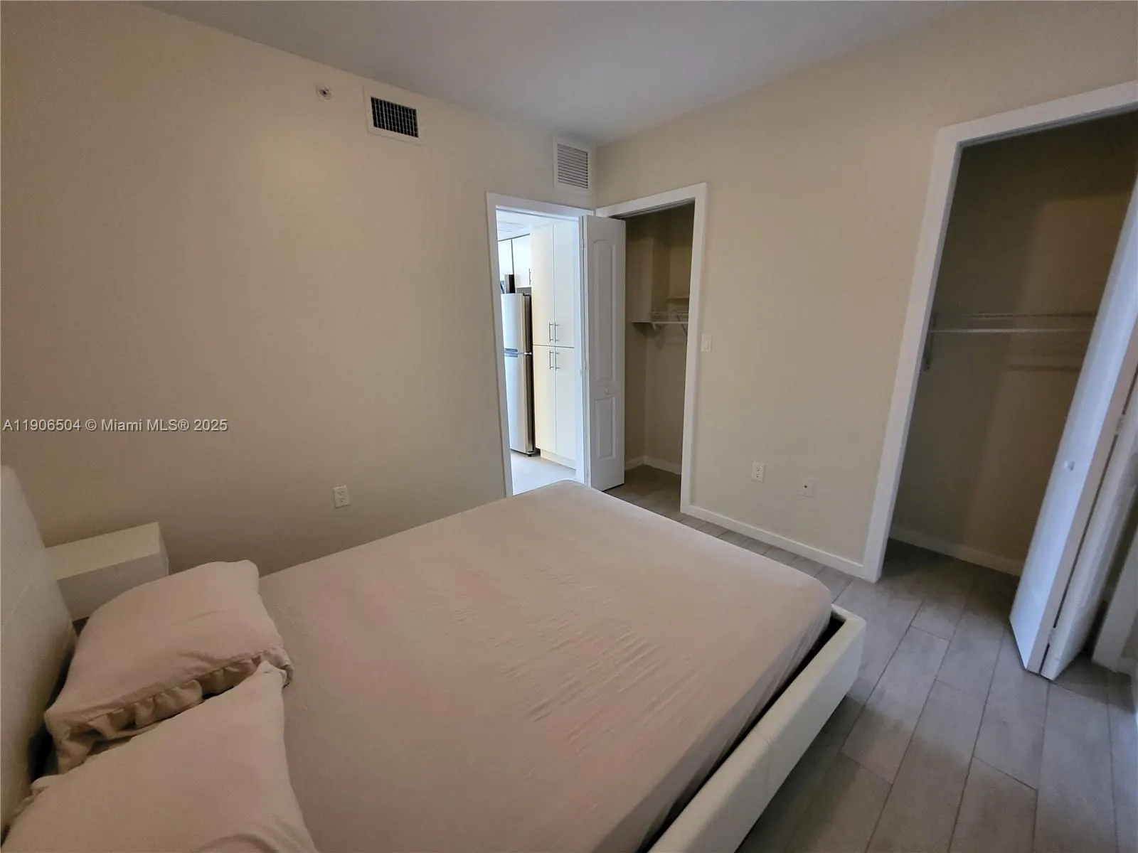 1601 Meridian Ave, #106