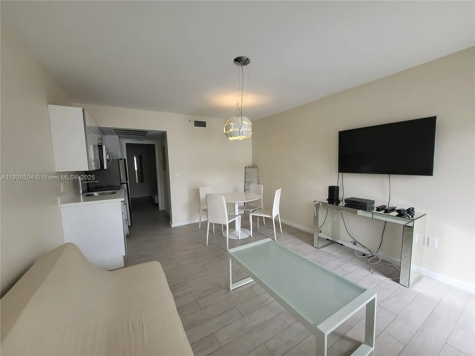 1601 Meridian Ave, #106