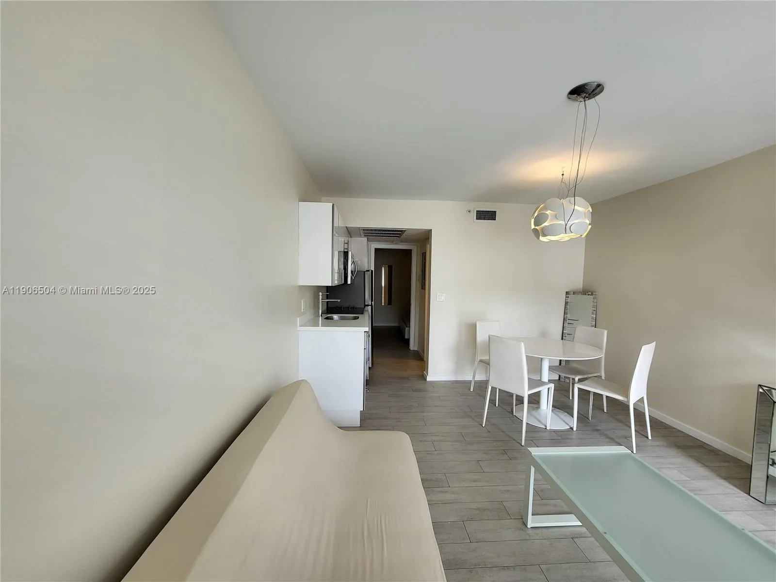 1601 Meridian Ave, #106