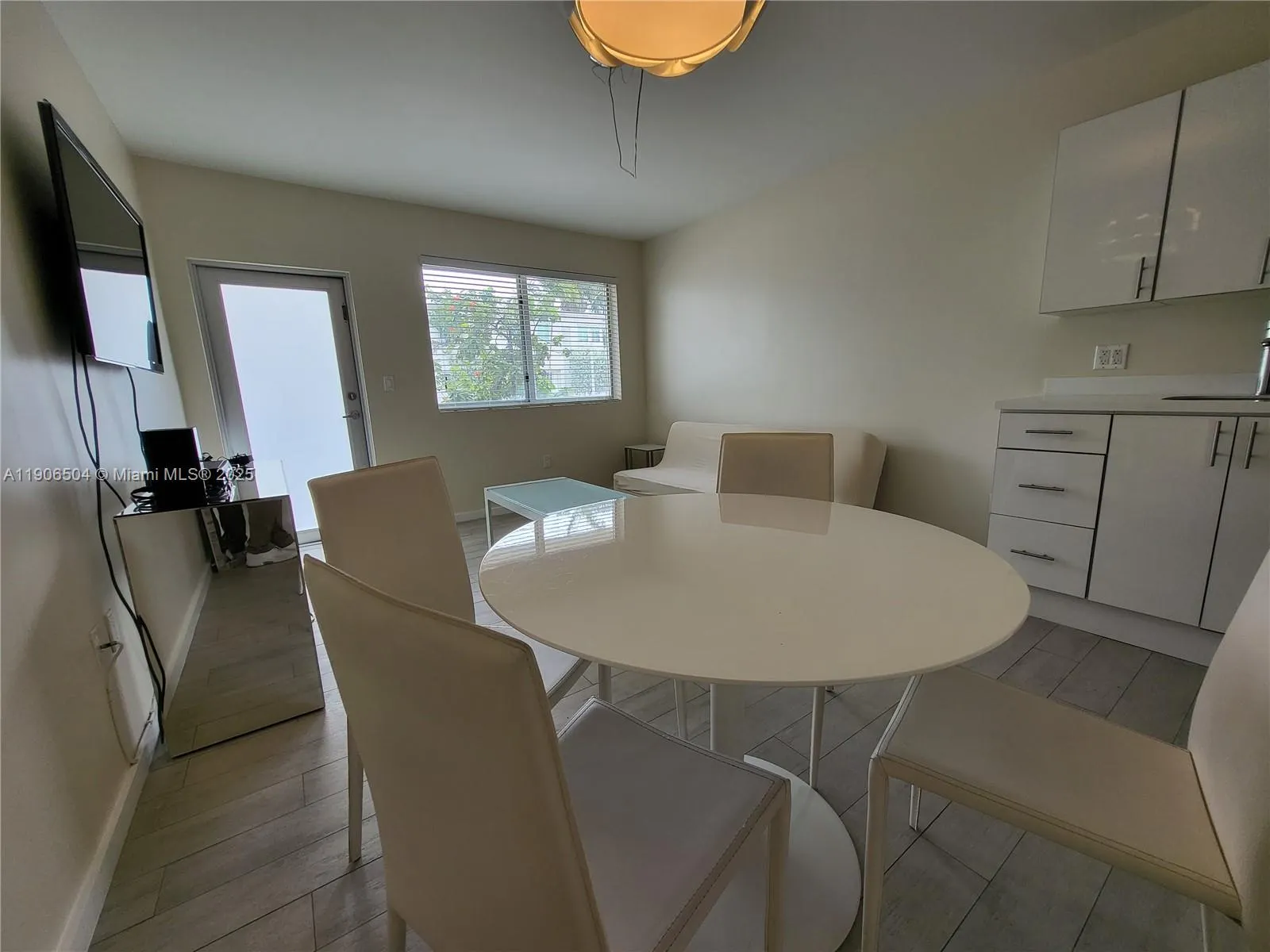 1601 Meridian Ave, #106