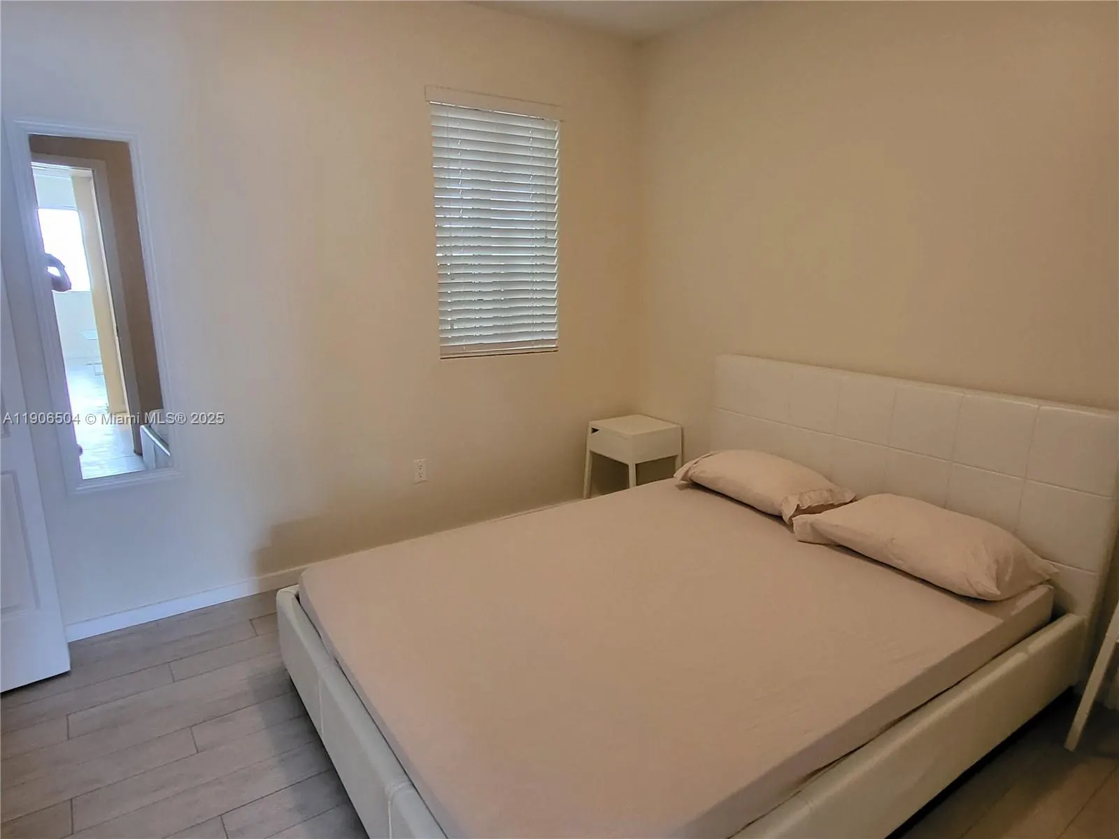 1601 Meridian Ave, #106