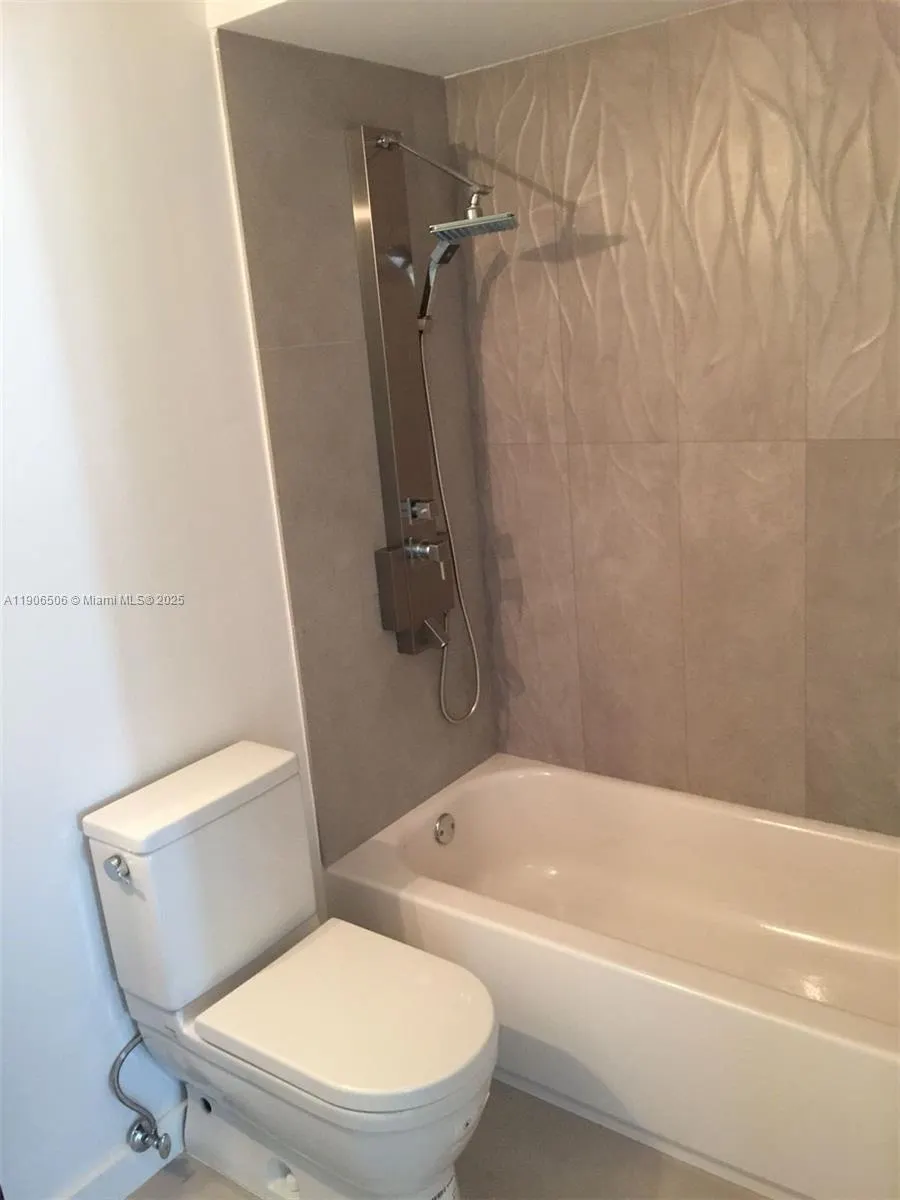 551 Michigan Ave, #122