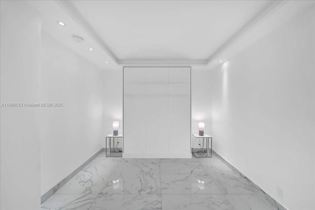 400 S Pointe Dr, #2106