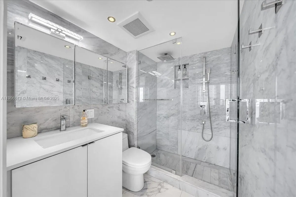 400 S Pointe Dr, #2106