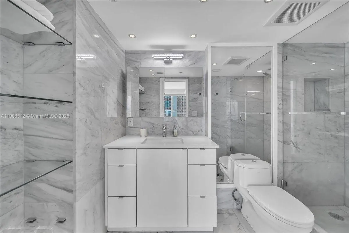 400 S Pointe Dr, #2106