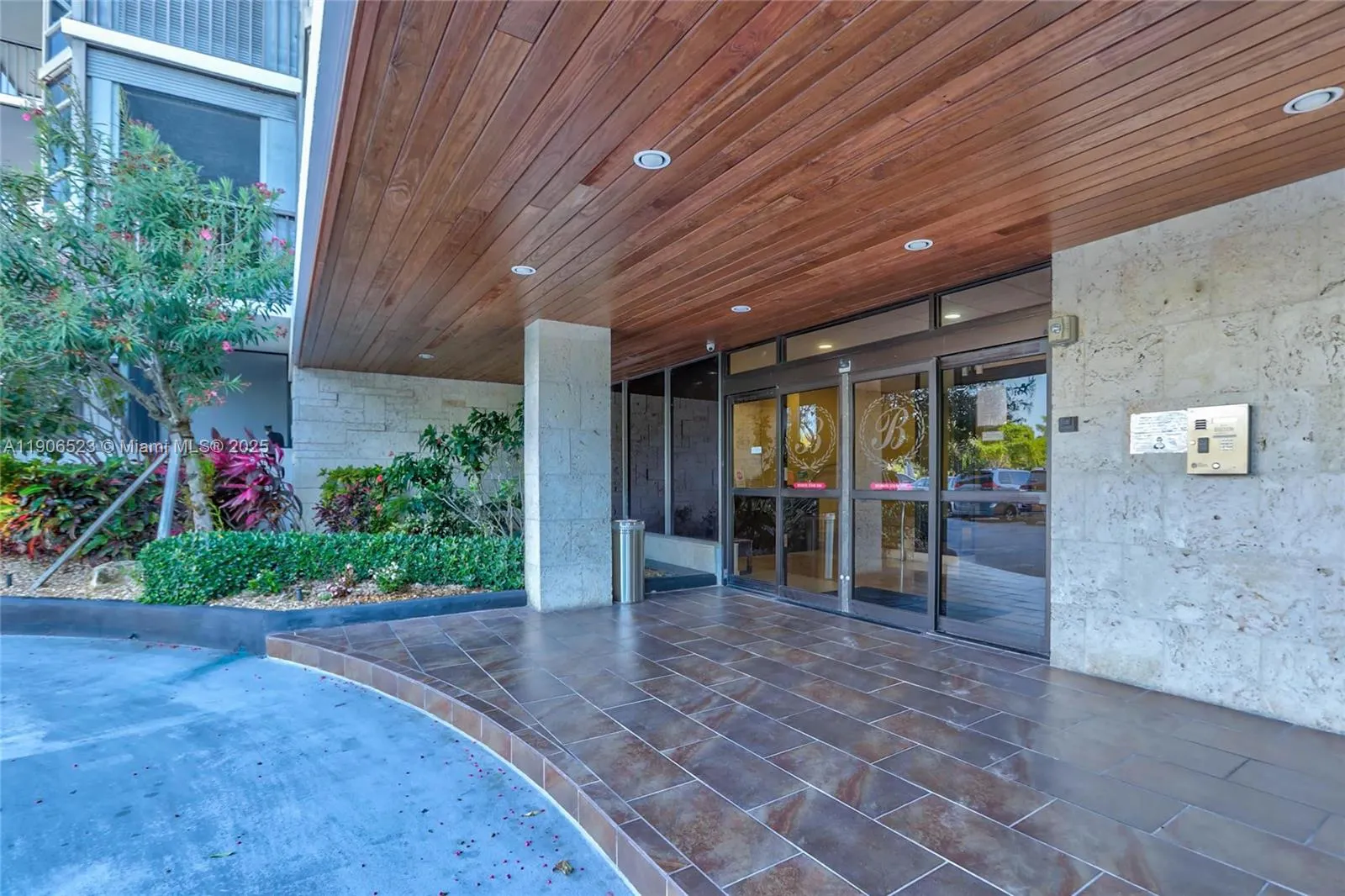 3375 N Country Club Dr, #1603