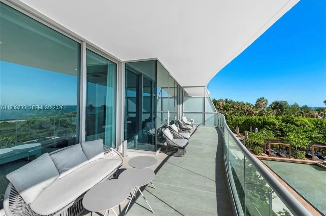 9349 Collins Ave #304
