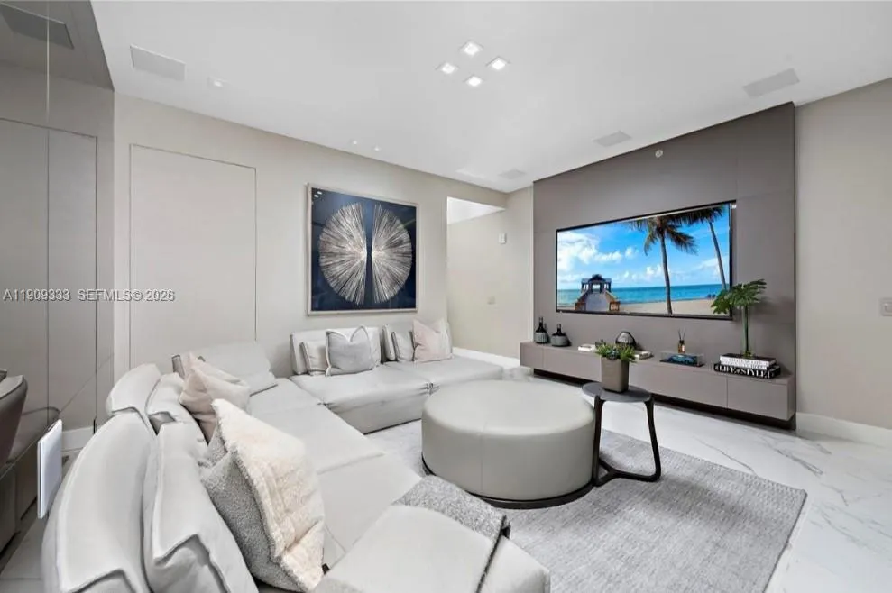 9349 Collins Ave #304