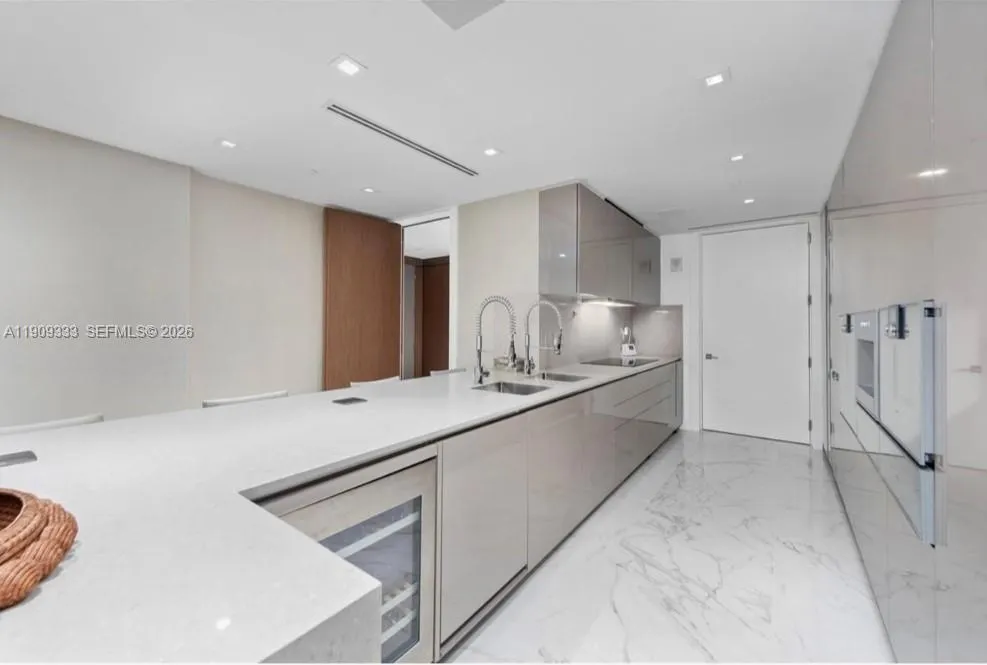 9349 Collins Ave #304