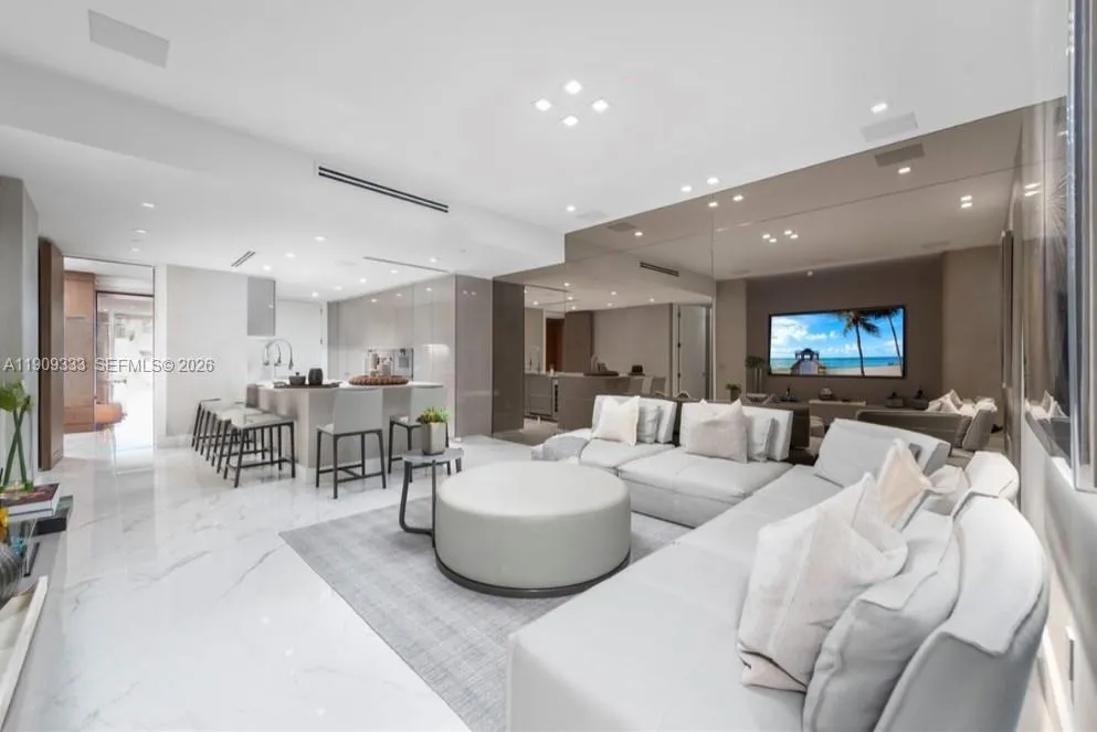 9349 Collins Ave #304