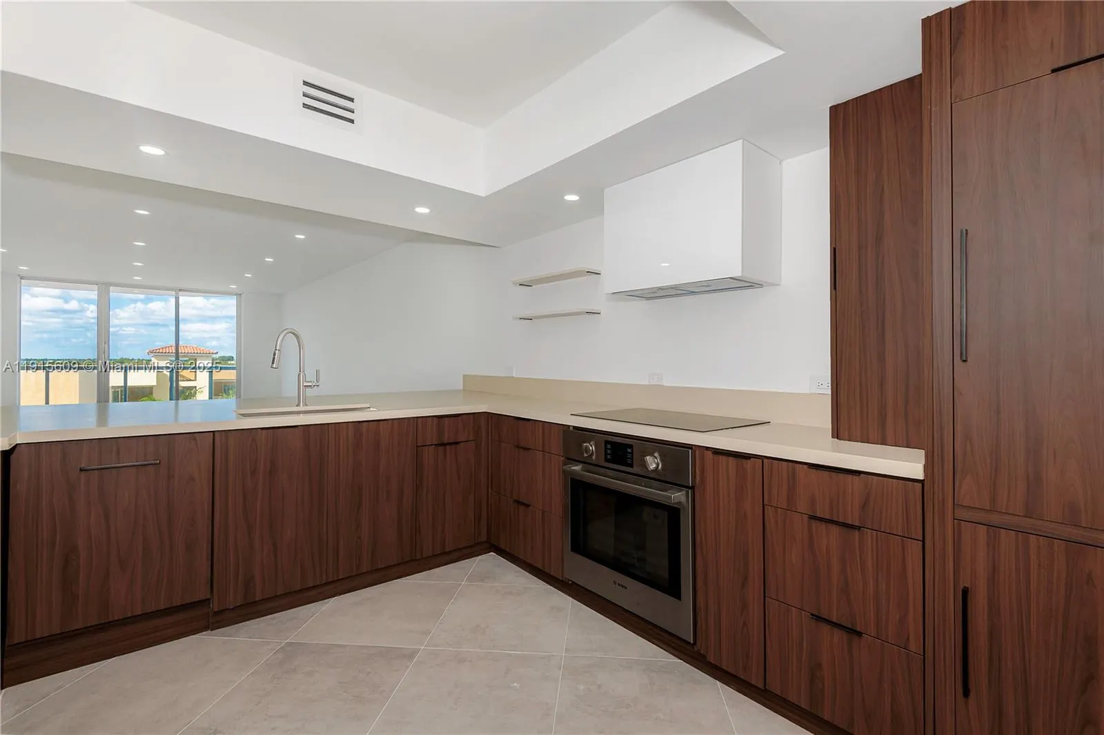 8855 Collins Ave #6E