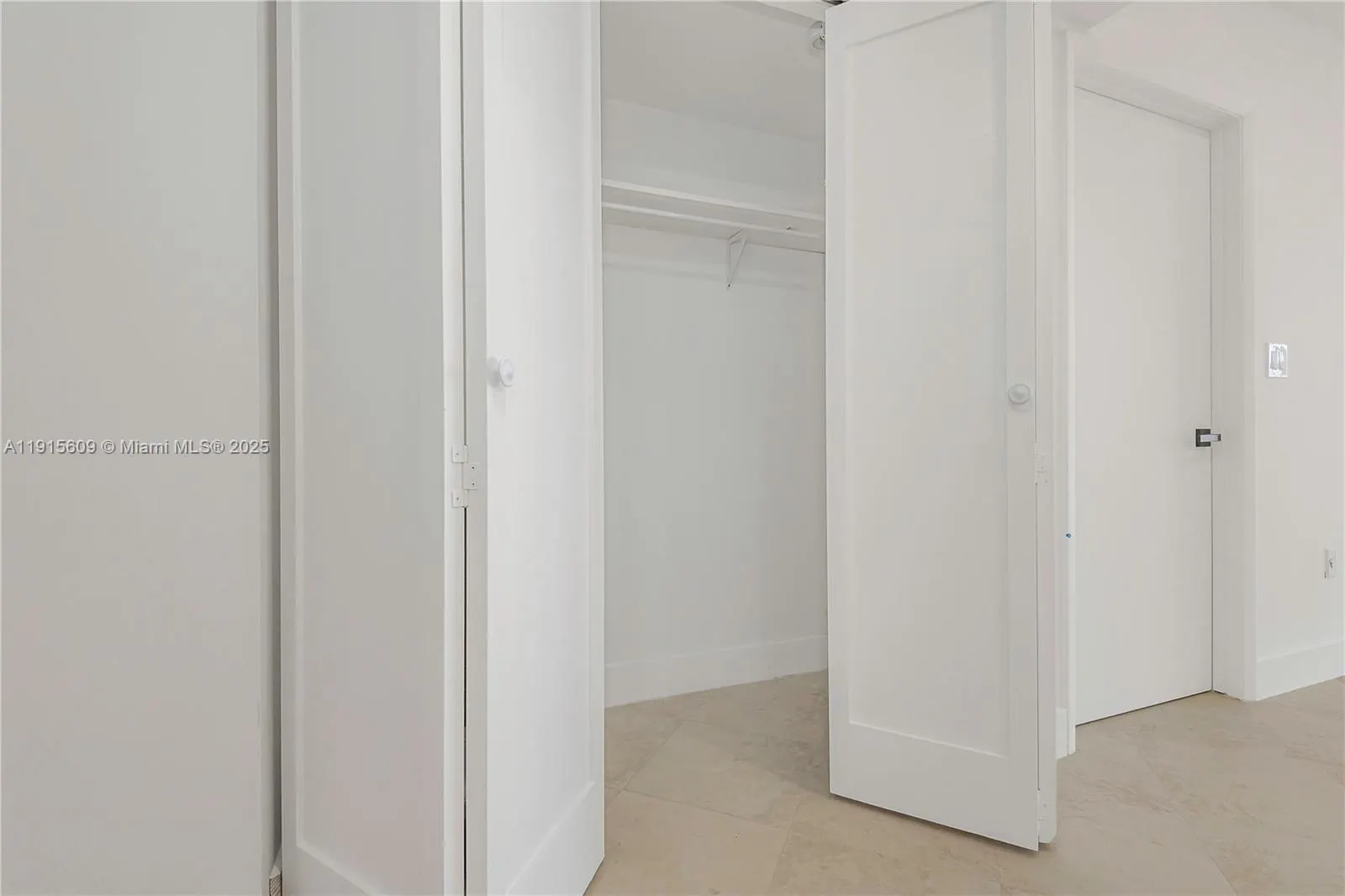 8855 Collins Ave #6E