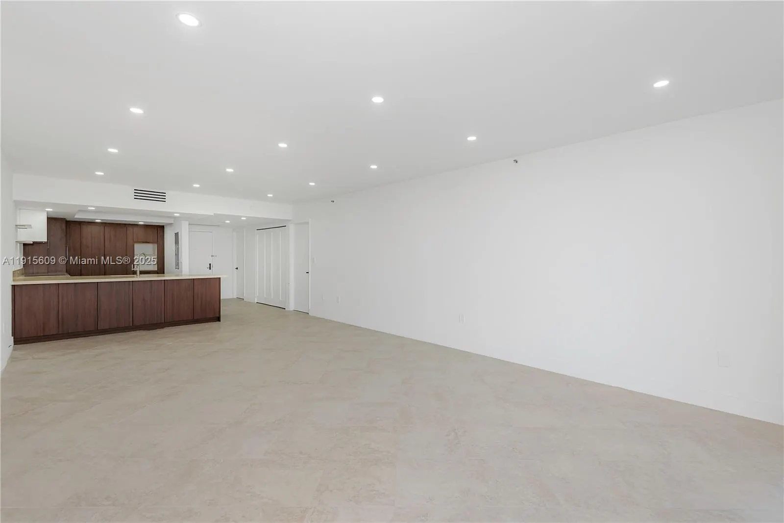 8855 Collins Ave #6E