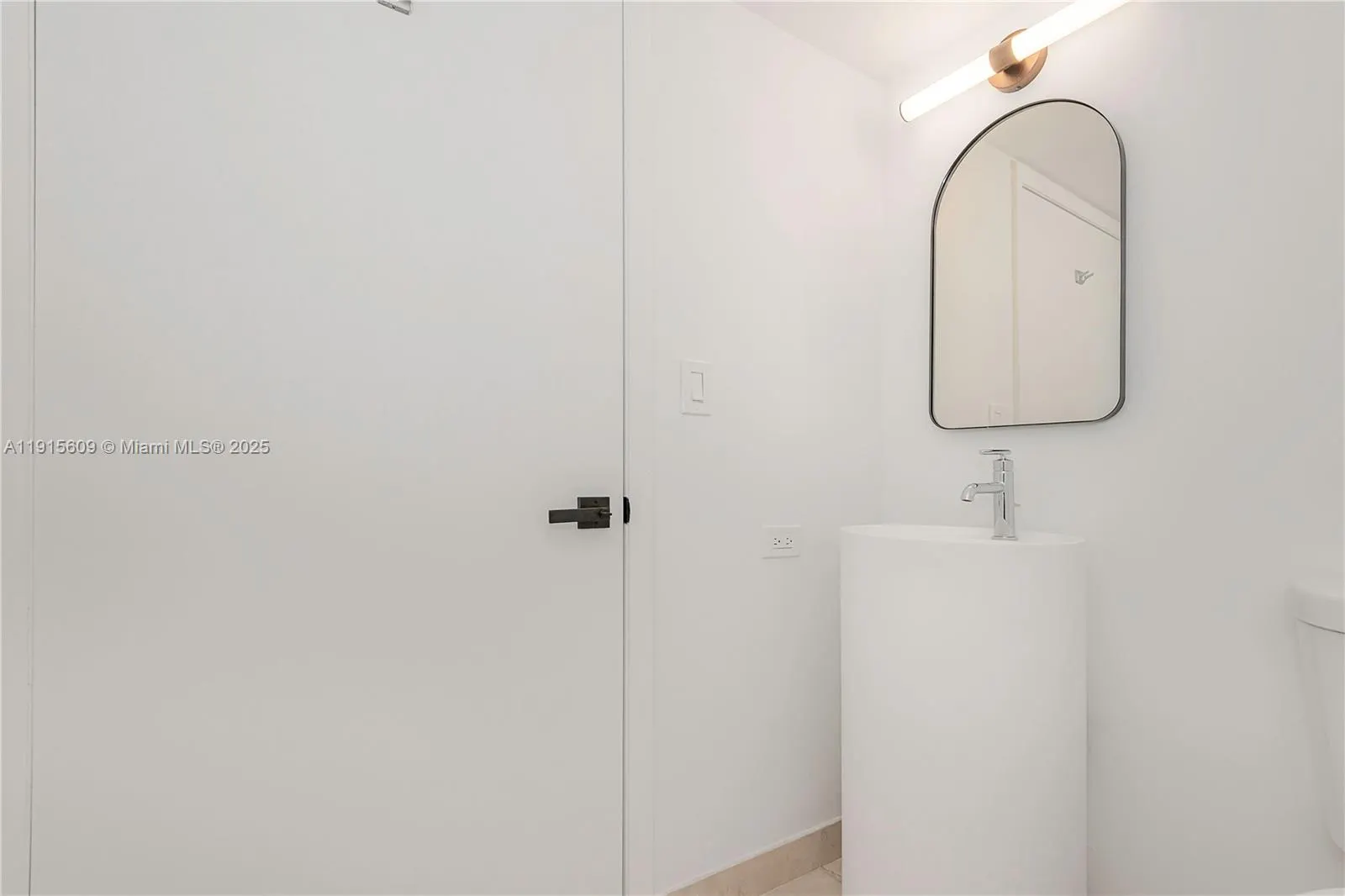 8855 Collins Ave #6E