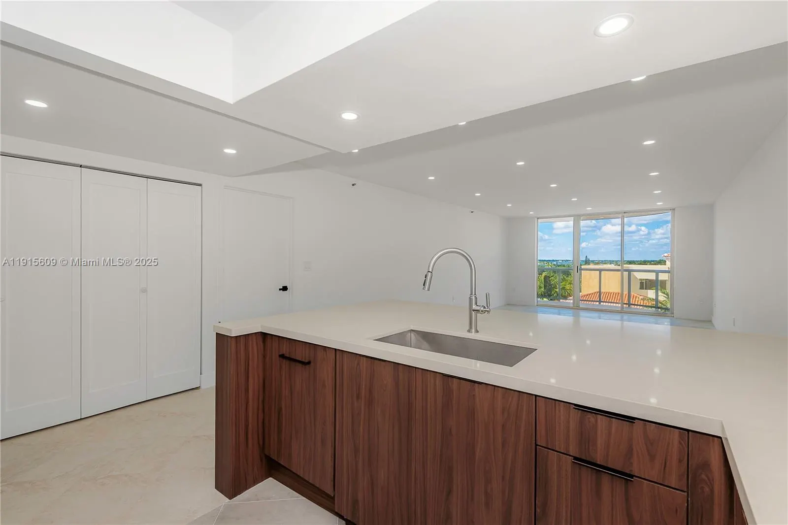8855 Collins Ave #6E