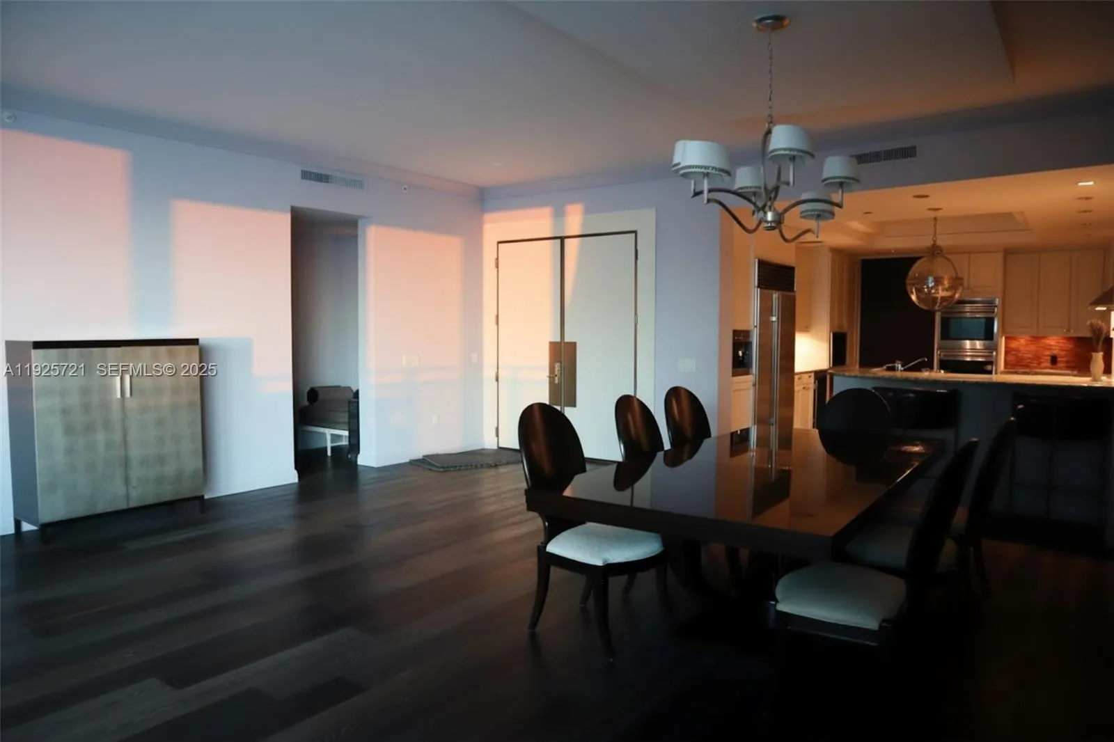 10295 Collins Ave #1203