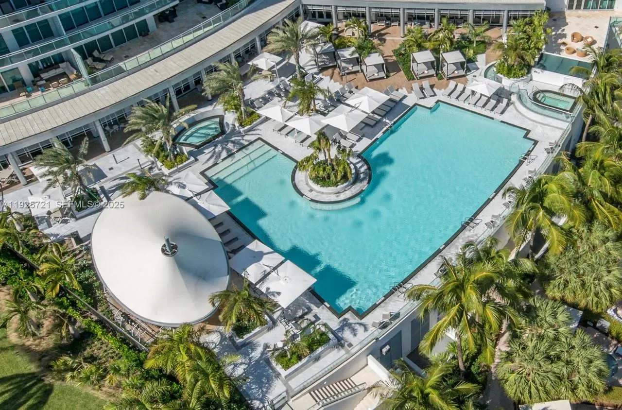 10295 Collins Ave #1203